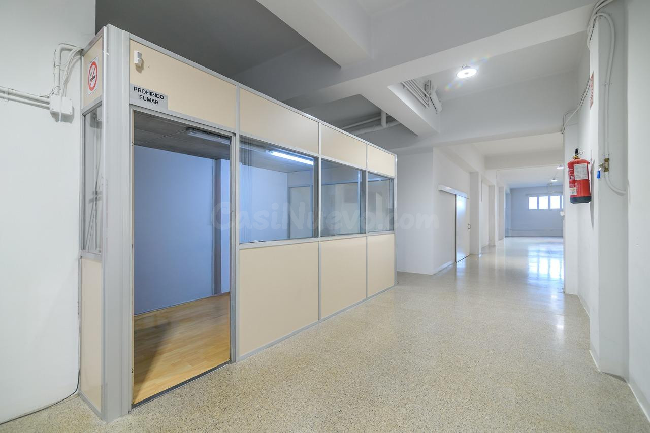Bases de Manresa-Local comercial en venta reformado de 380 m2 con garaje privado