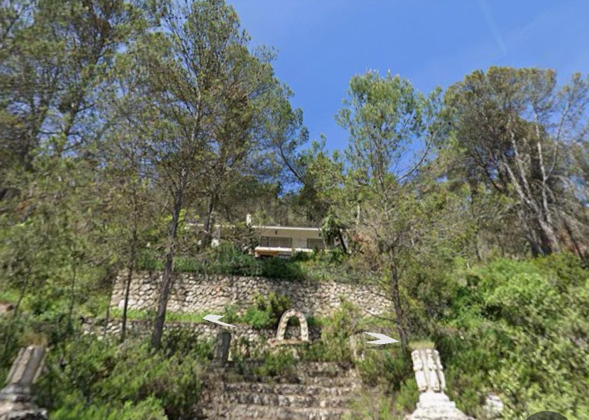 CHALET DE PIEDRA, EN DOS PLANTAS, CON PARCELA DE 5.000M2, CON GRANDES VISTAS Y EL MAS CERCANO AL LAGO.