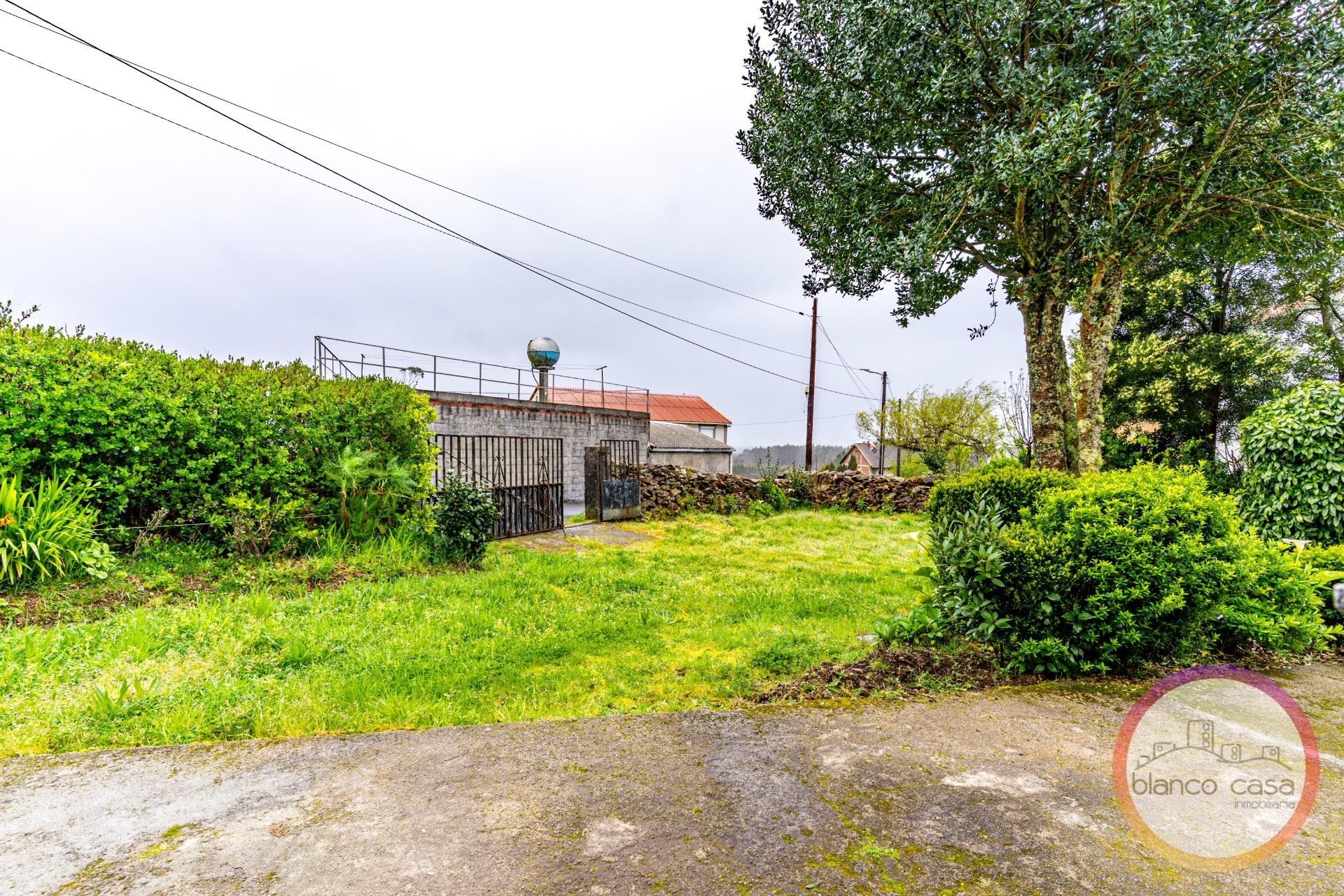 ¡CASA para ENTRAR a VIVIR  con 2.147 m2 de TERRENO por  SOLO - foto 2
