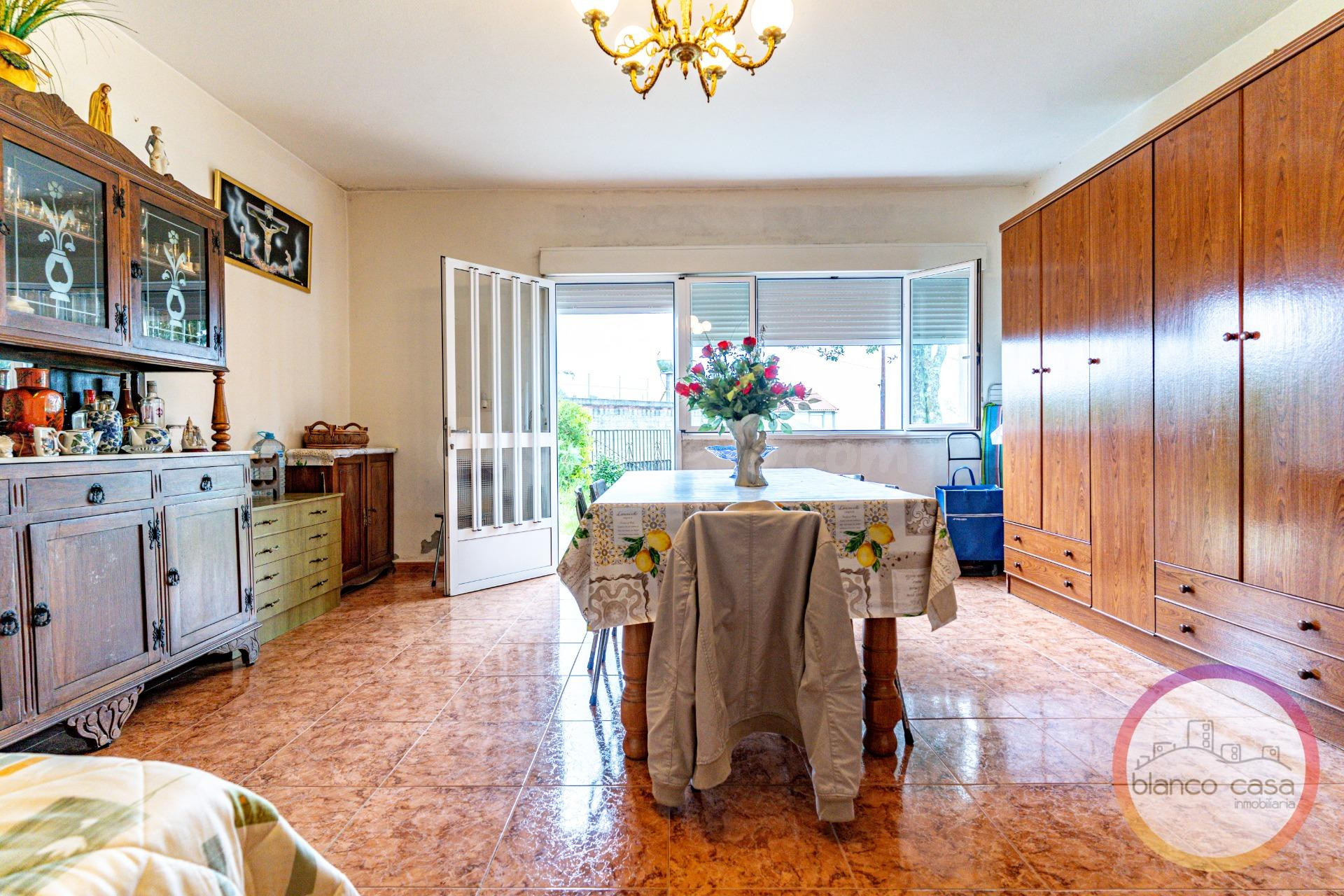 ¡CASA para ENTRAR a VIVIR  con 2.147 m2 de TERRENO por  SOLO - foto 3