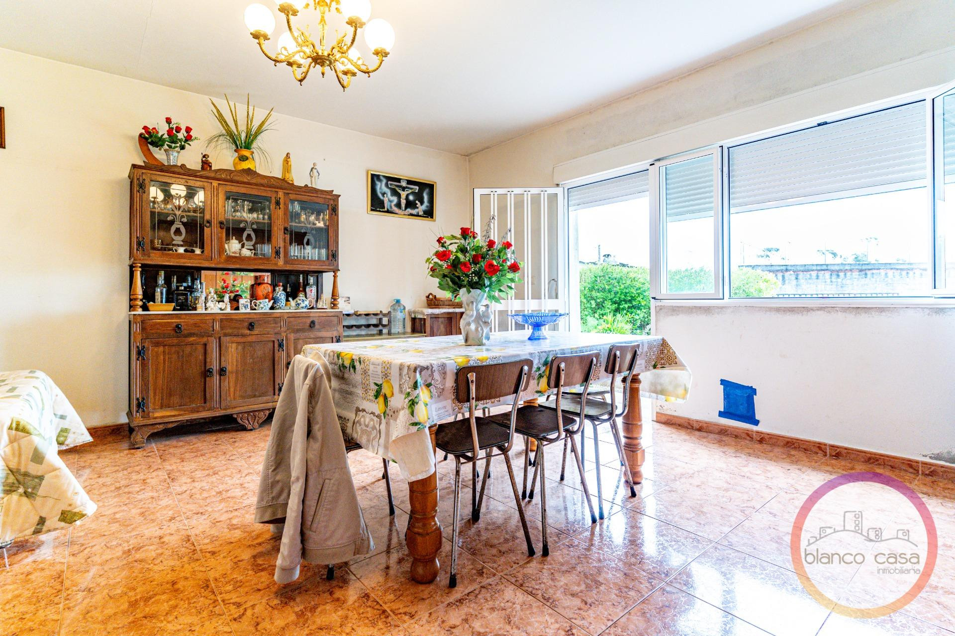 ¡CASA para ENTRAR a VIVIR  con 2.147 m2 de TERRENO por  SOLO - foto 4
