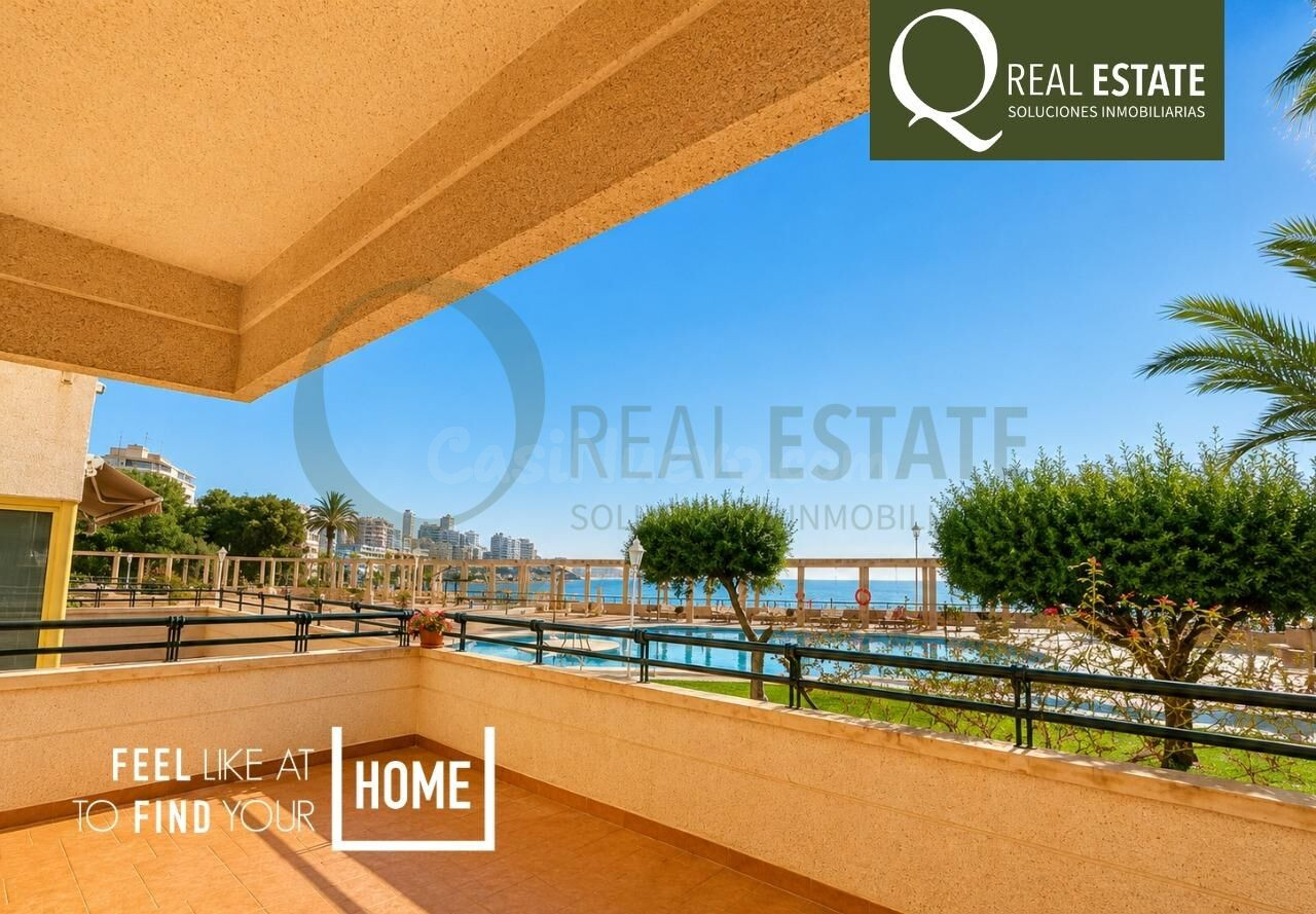Piso en Venta en primera línea de mar con gran terraza y vistas panorámicas en Muchavista