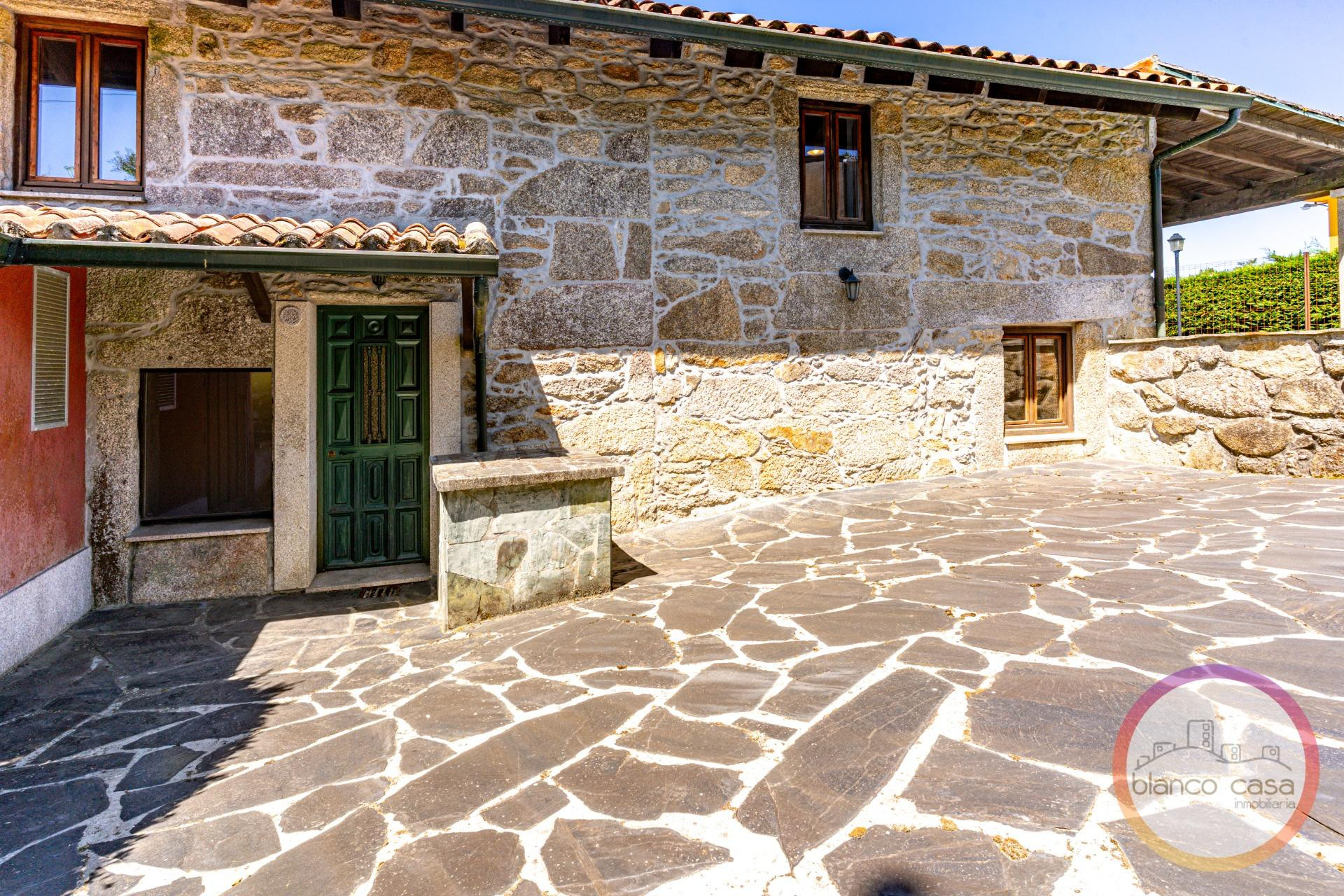 ¡CASA de PIEDRA para ENTRAR a VIVIR en VIMIANZO(A CORUÑA) por 247.000€!