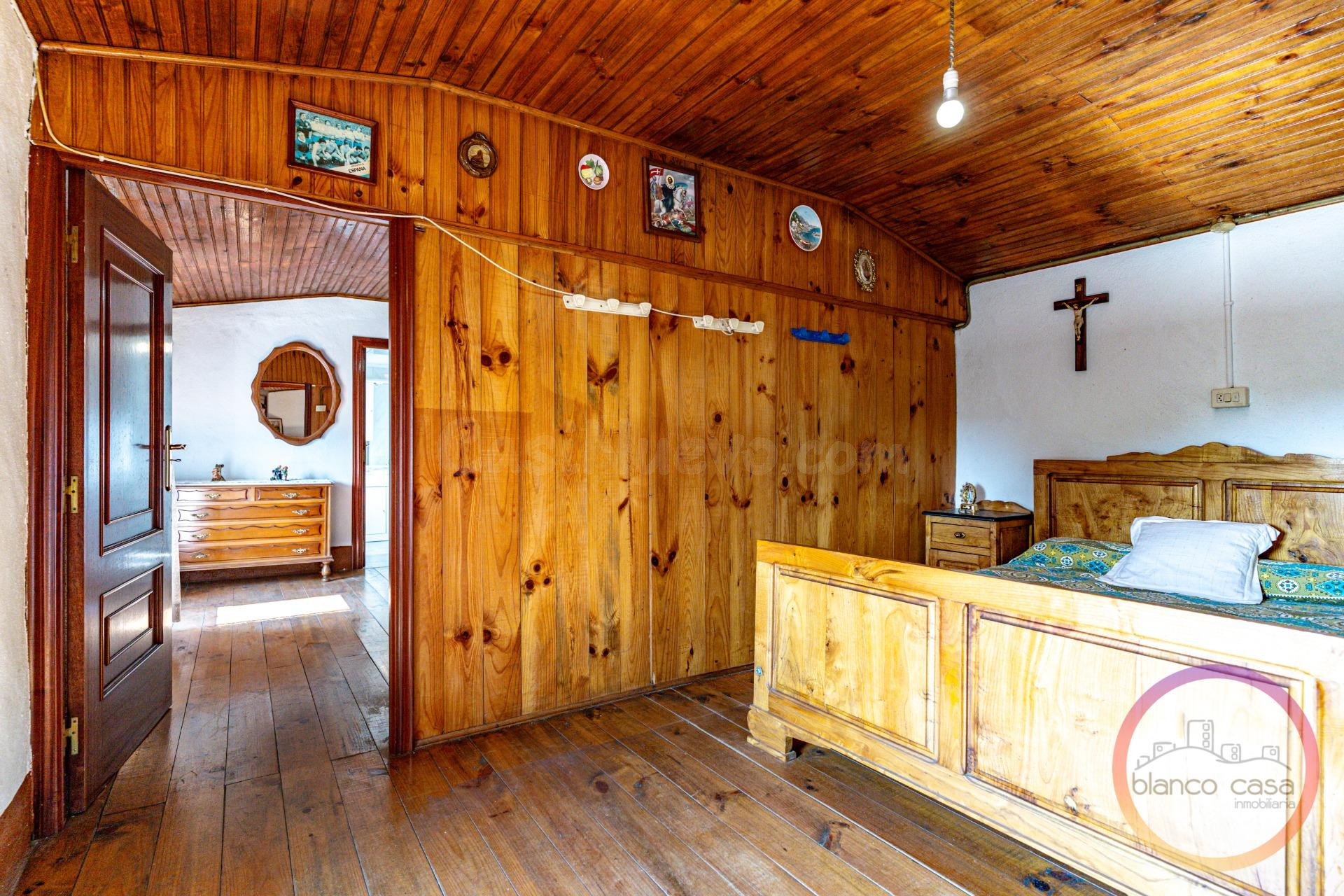 CASA de PIEDRA  con HORREO  + ALPENDRE  en Guldrís (Santa Co - foto 5