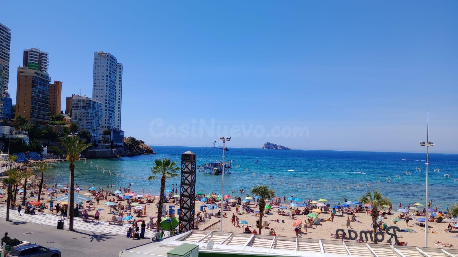 Lujoso piso con 4 dormitorios en 1 Línea playa Levante con vistas maravillosas al mar.