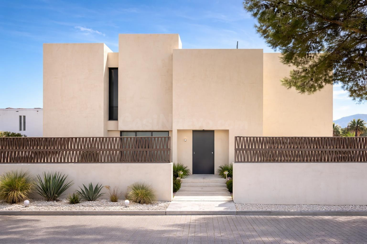 VILLA DE LUJO ESPECTACULAR CON 3 DORMITORIOS, 2 BAÑOS , PISCINA , ZONA RESIDENCIAL LA NUCIA