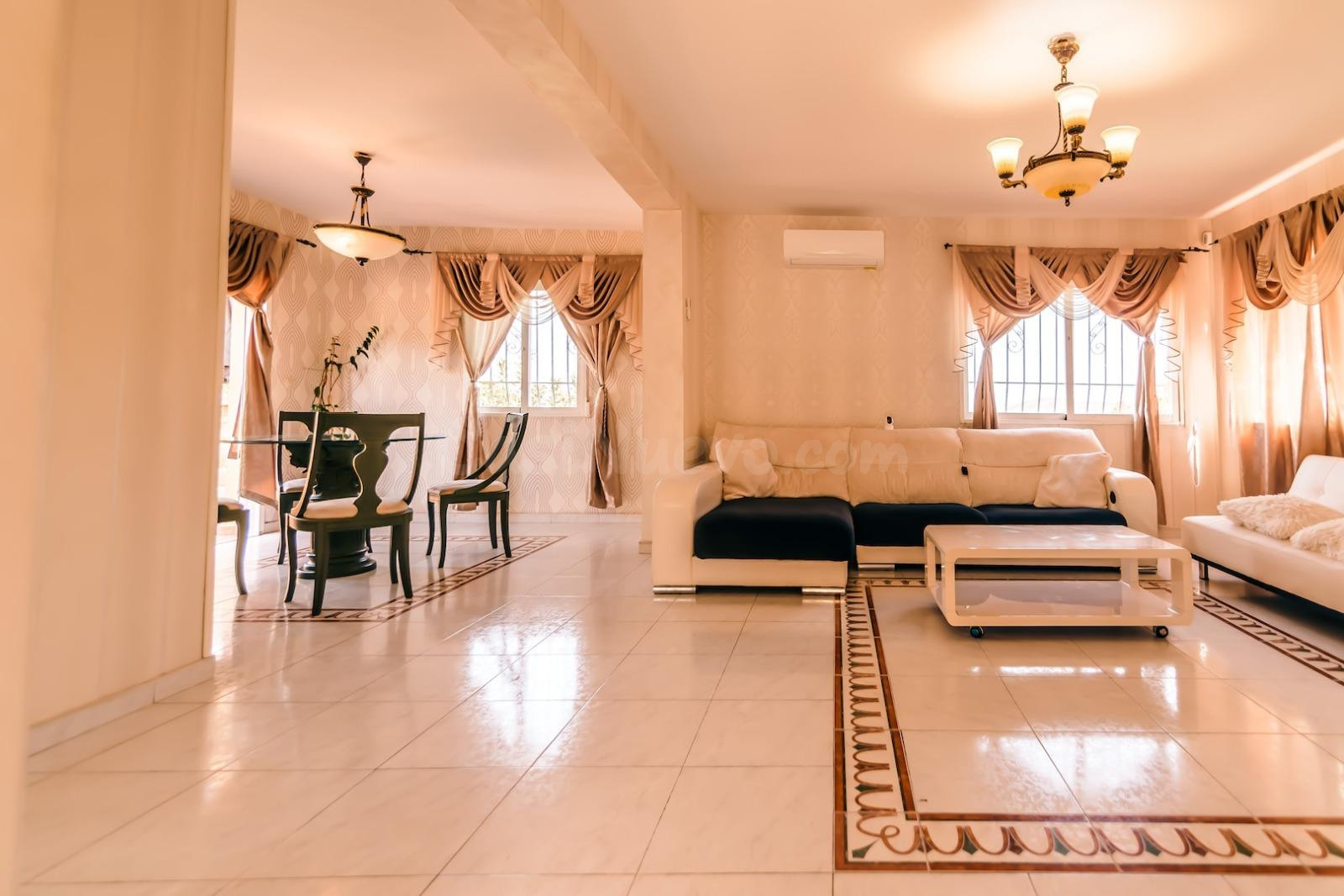 Impresionante chalet independiente con 3 dormitorios y vistas panoramicas en La Nucia.