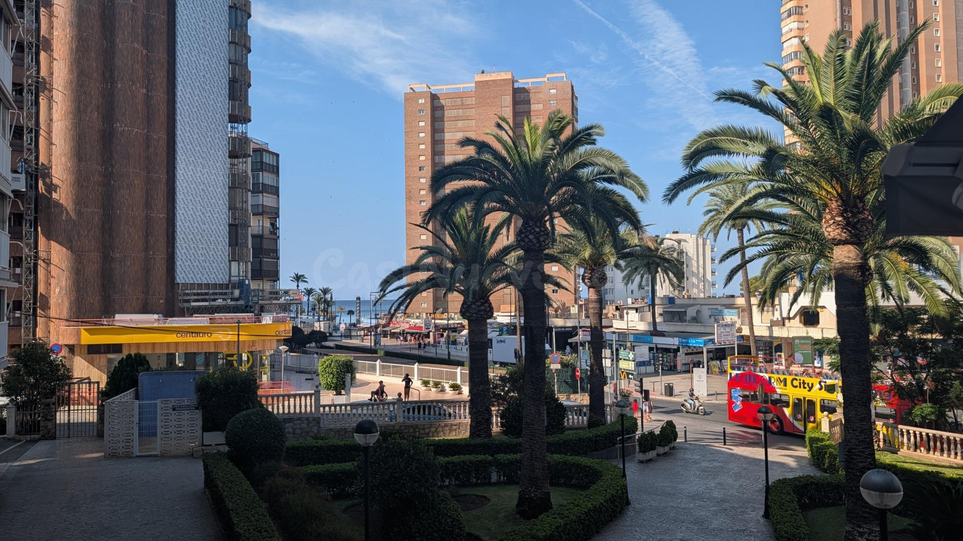 Piso totalmente reformado a un paso de la playa de Levante Benidorm! www.euroloix.com