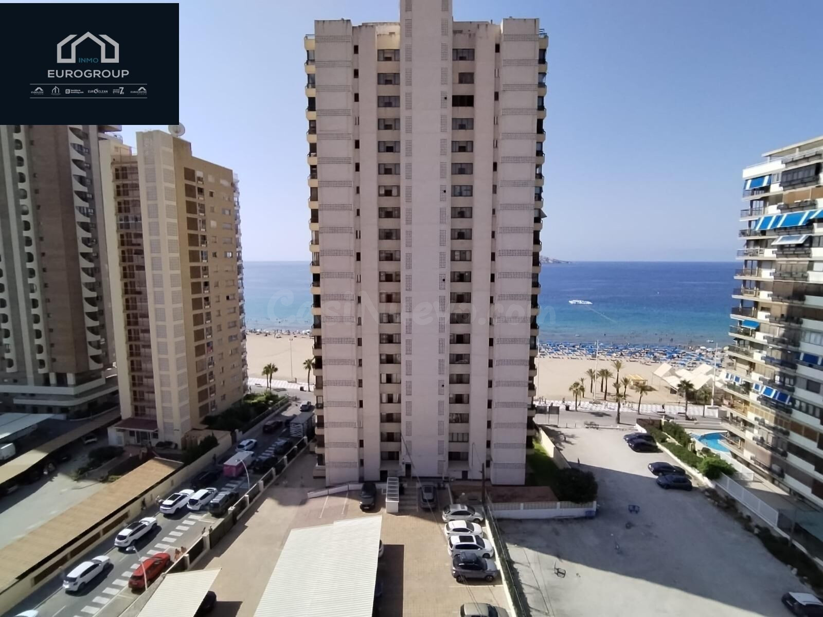 FANTASTICO APARTAMENTO DE 2 DORMITORIOS CON PARKING COMUNITARIO Y VISTAS AL MAR, EN AV MEDITERRANEO
