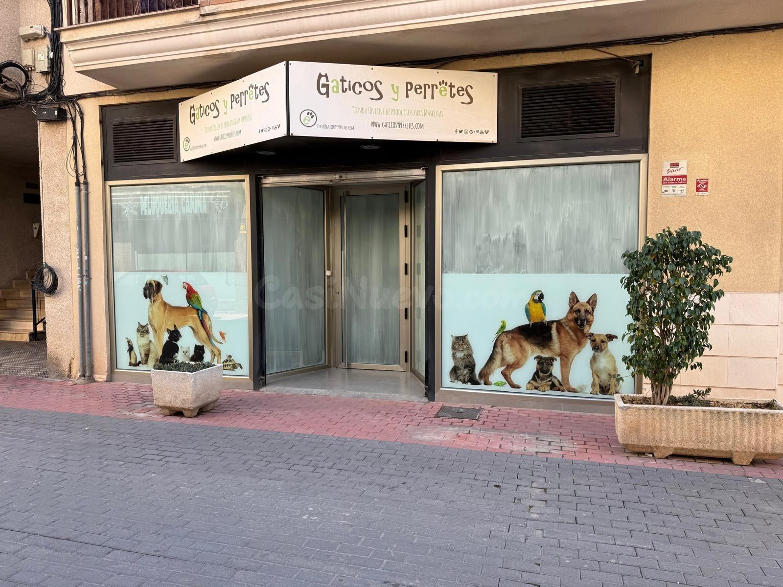 "Alquiler de local comercial en Los Dolores, 164 m2, zona diáfana, aseos y climatización"