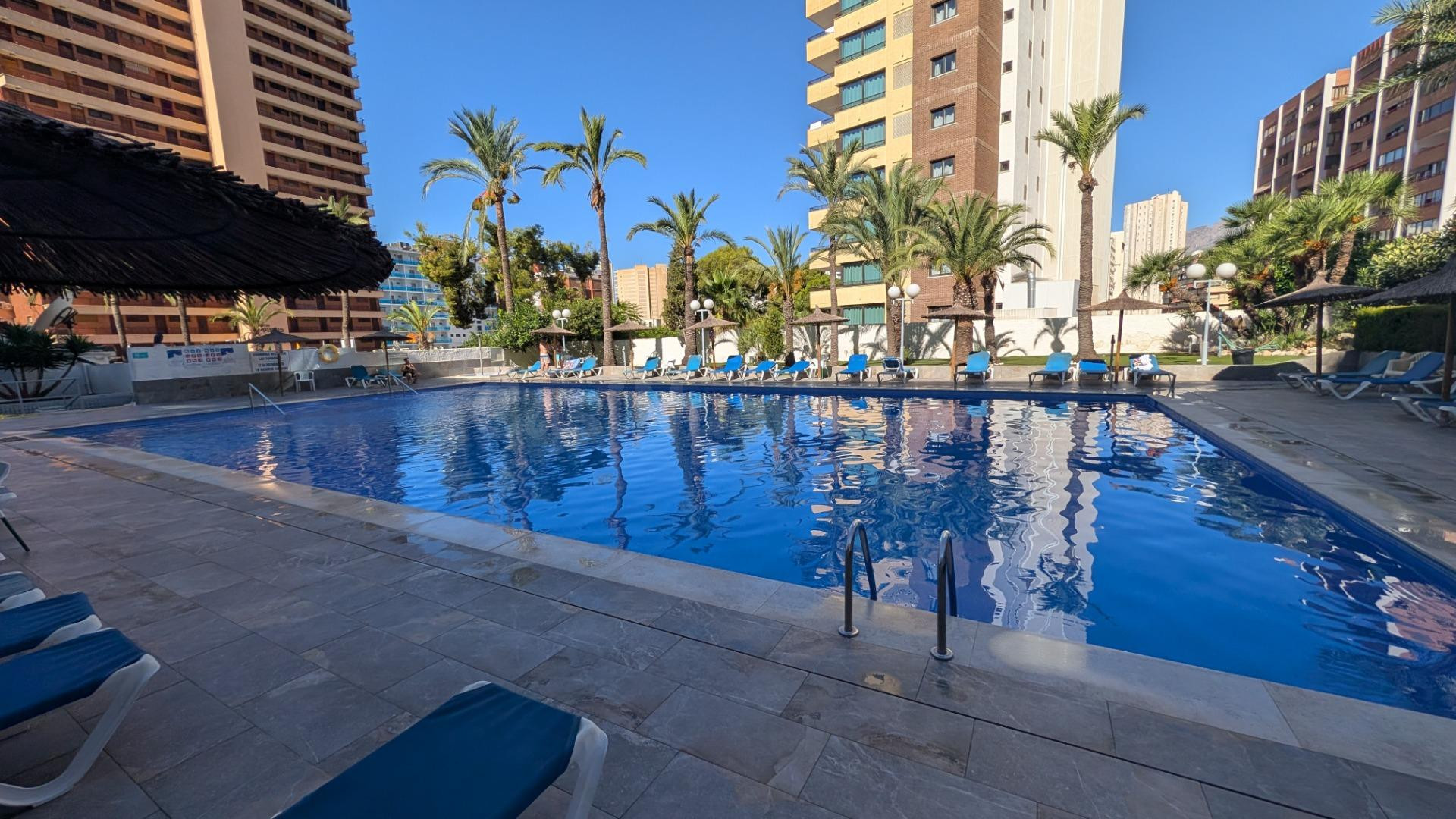 Apartamento de dos habitaciones cerca de la playa de Levante con parking y piscina! www.euroloix.com
