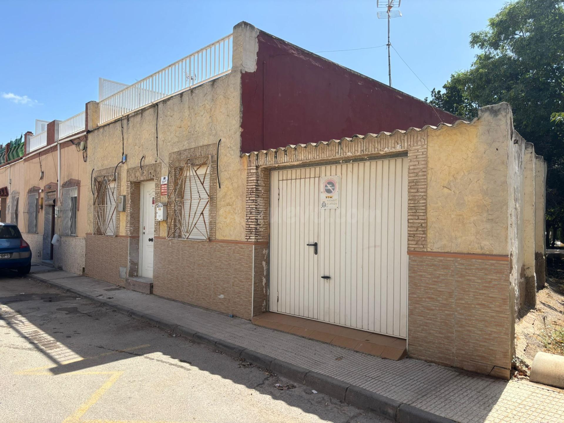 Planta baja reformada con patio, gran terraza y cochera en la Vía Verde de Barrio Peral