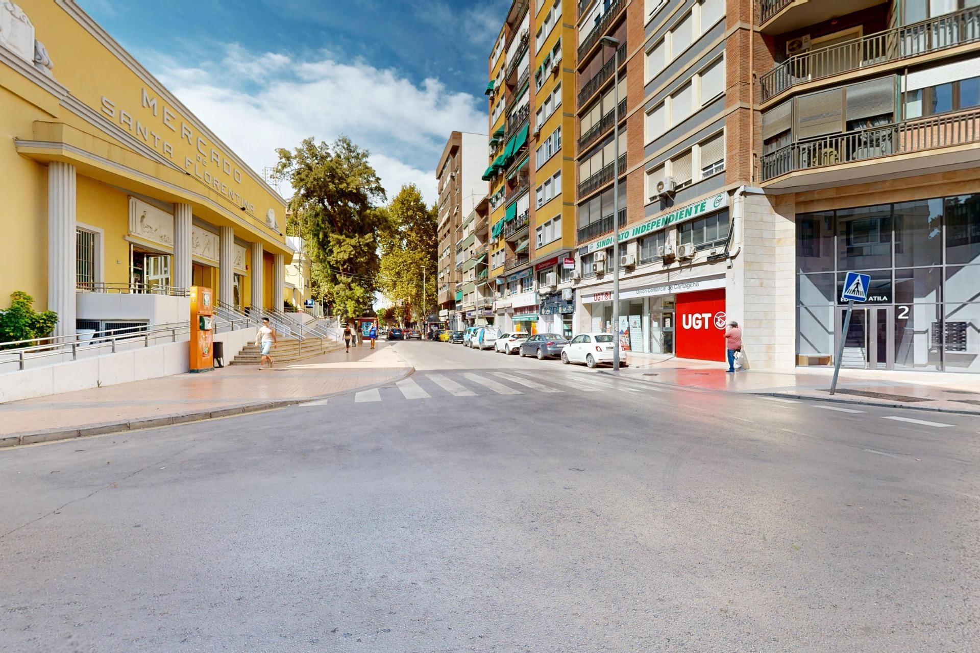 Luminoso y amplio piso en pleno centro: Tu refugio en la última planta