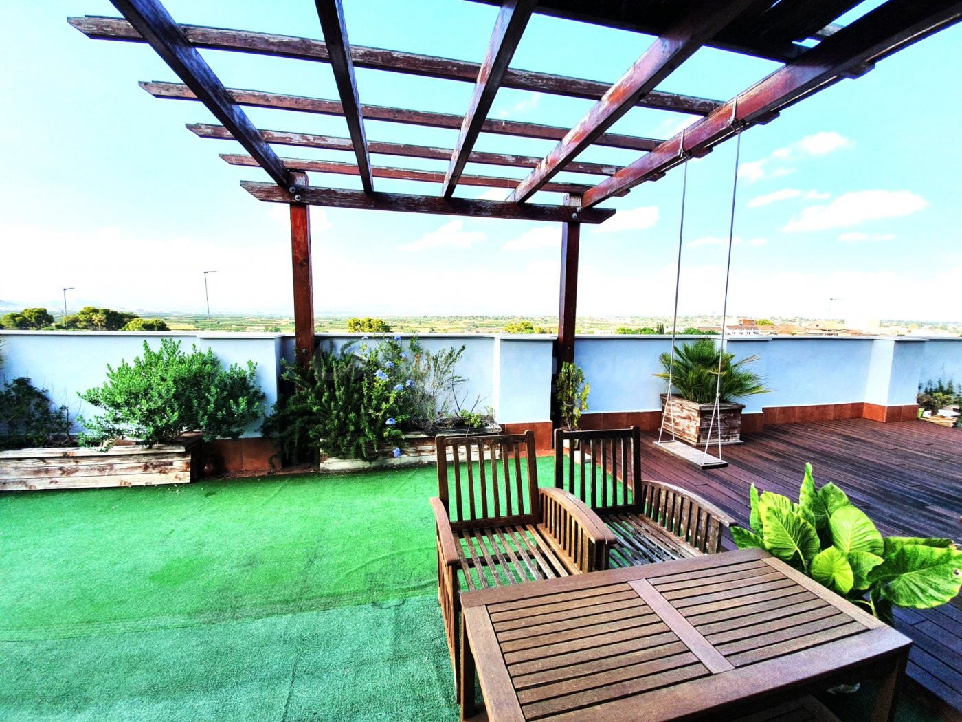 AMPLIO ÁTICO EN ALQUILER CON GRAN TERRAZA Y VISTAS EN RIBA-ROJA DE TÚRIA
