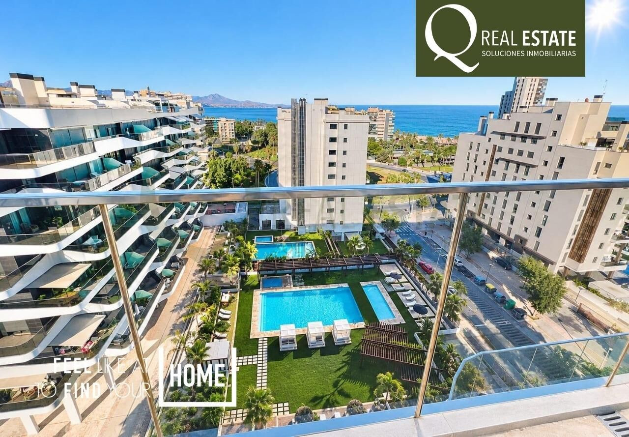 Espectacular Ático en PAU 5 con solárium privado, jacuzzi y vistas al mar