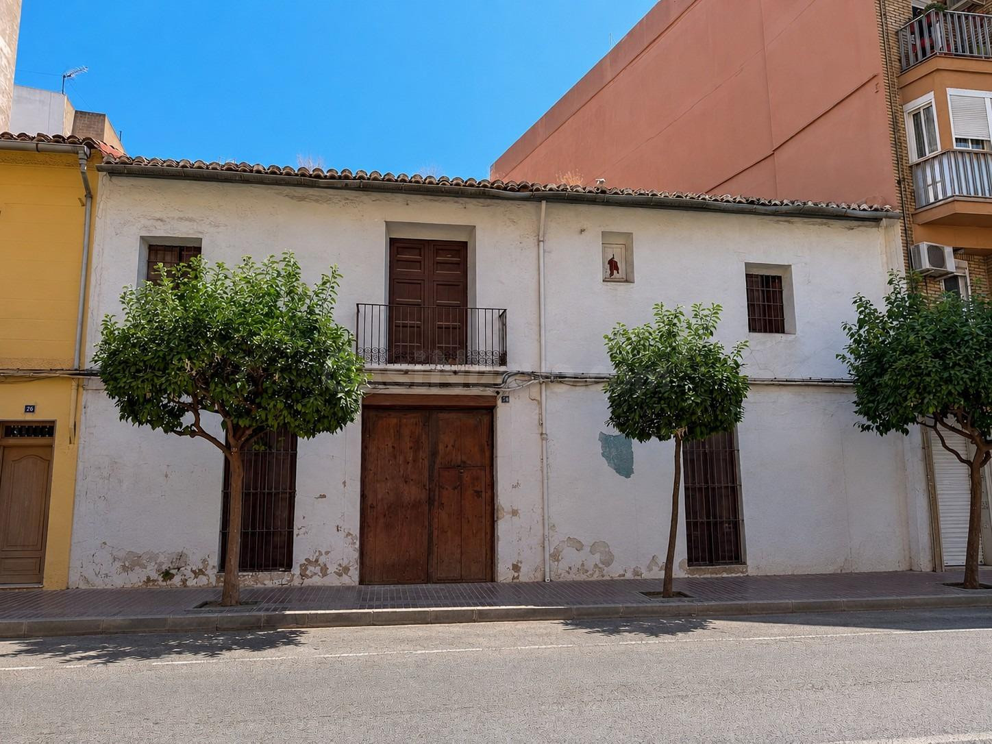 Oportunidad para promotores: solar urbano con proyecto para hasta 13 viviendas en Torrent