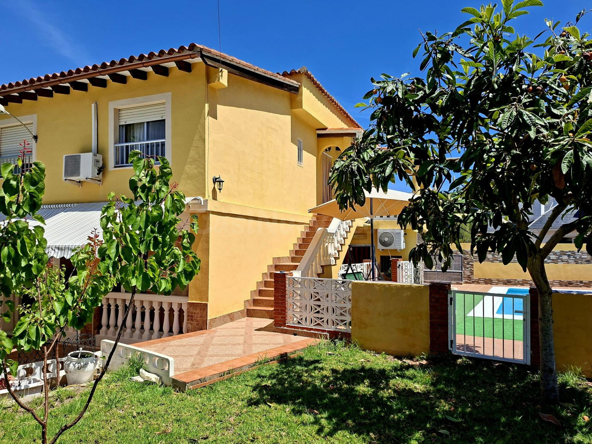 Chalet con dos Plantas Independientes y Piscina