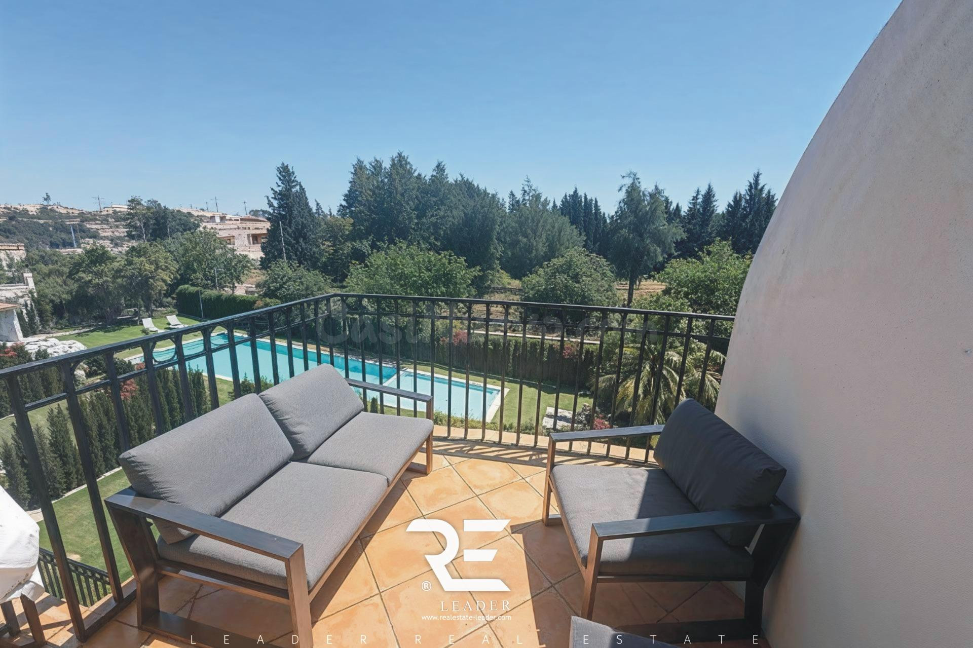 PRECIOSO APARTAMENTO CON AMPLIA TERRAZA -GRANDES VISTAS Y PISCINA COMUNITARIA !!