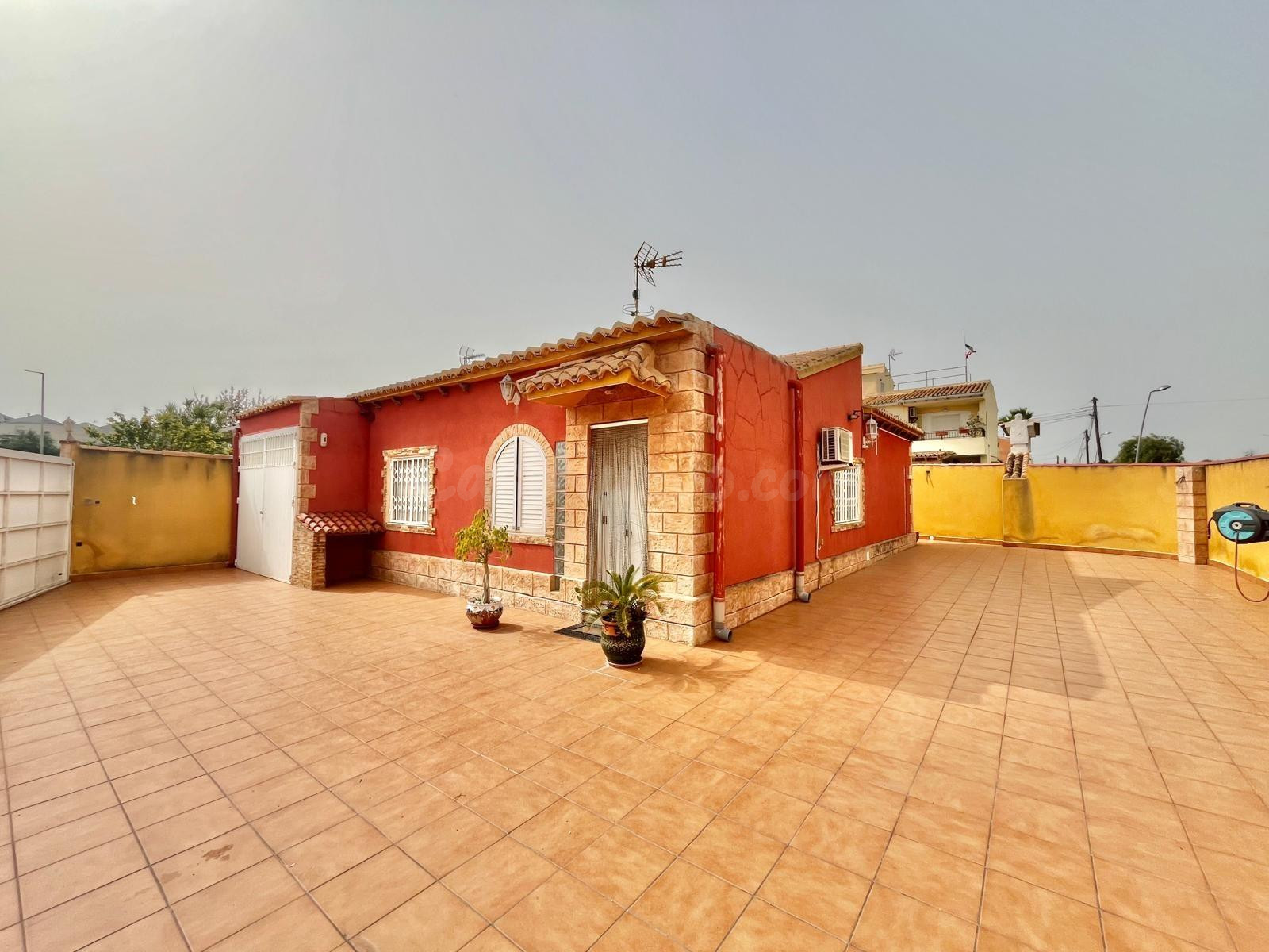 Chalet independiente con gran parcela y privacidad en Los Balcones – Torrevieja
