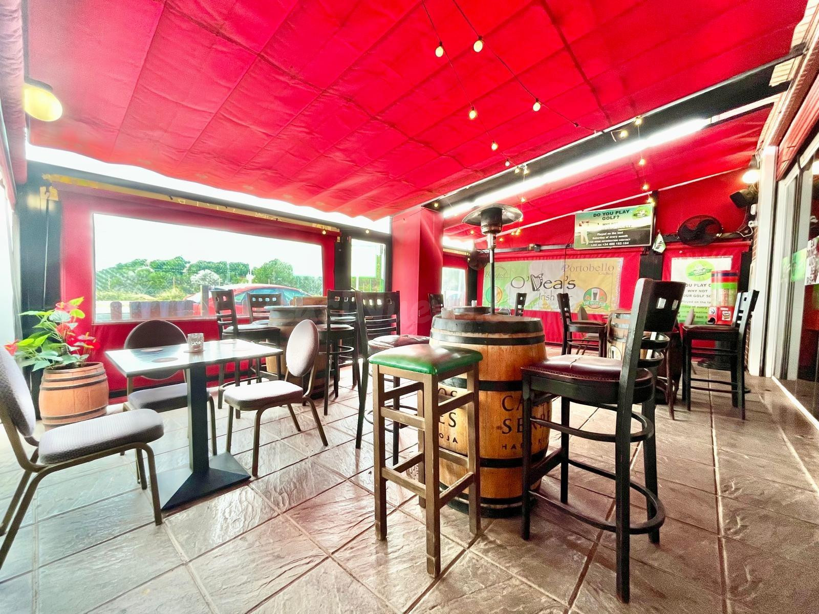 Traspaso bar equipado con terraza en zona comercial – 95.000€