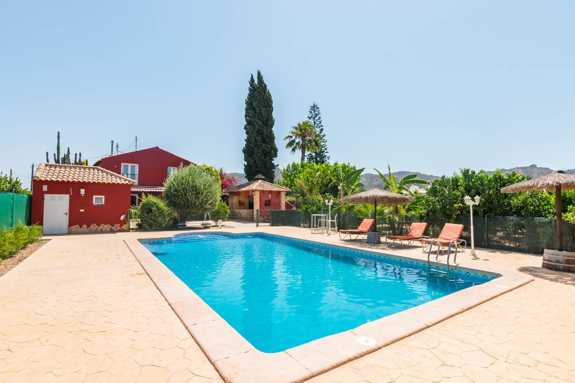 Casa Totalmente Reformada con Terreno y piscina propia en Beniaján