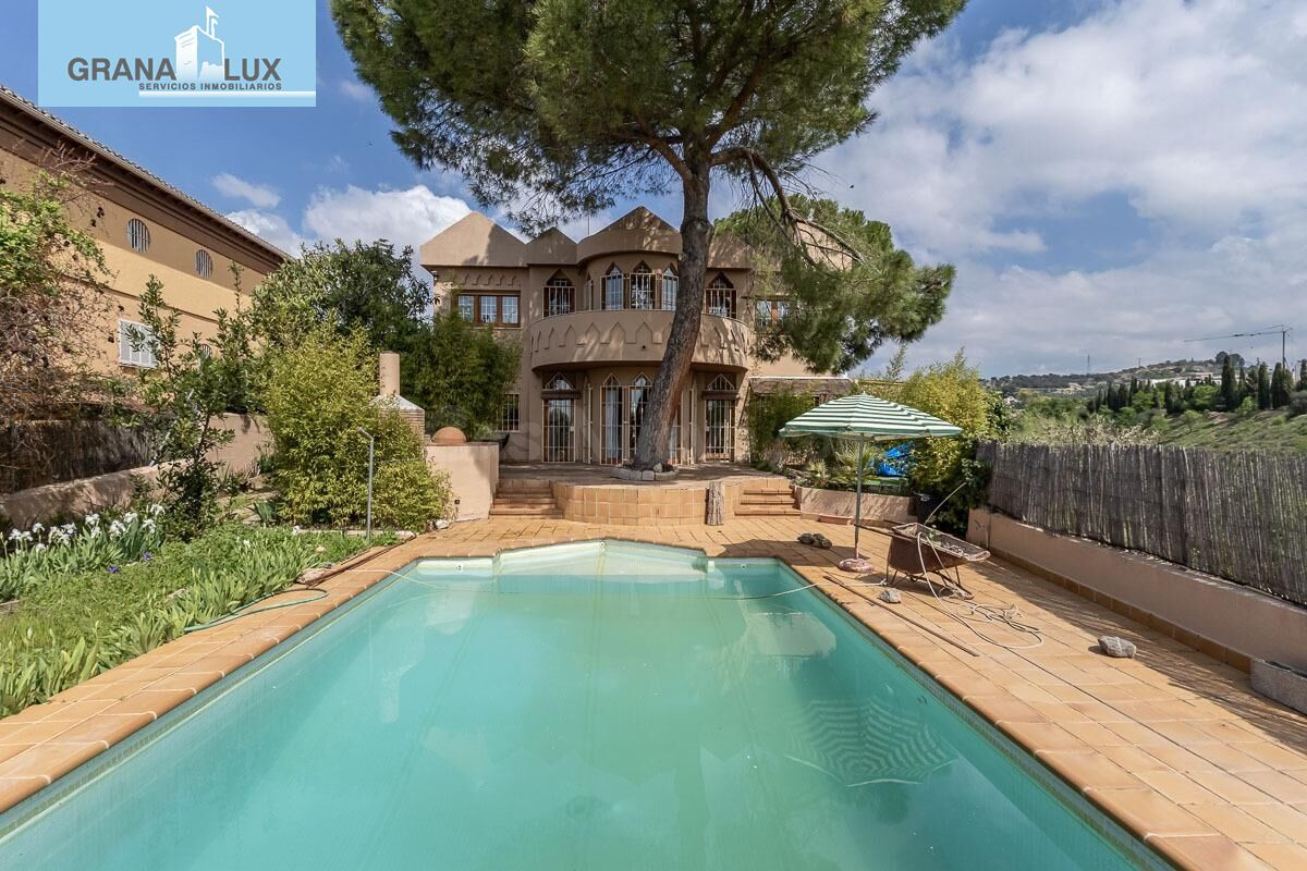 Espectacular casa independiente con piscina y grandes vistas en Monteluz (Peligros)