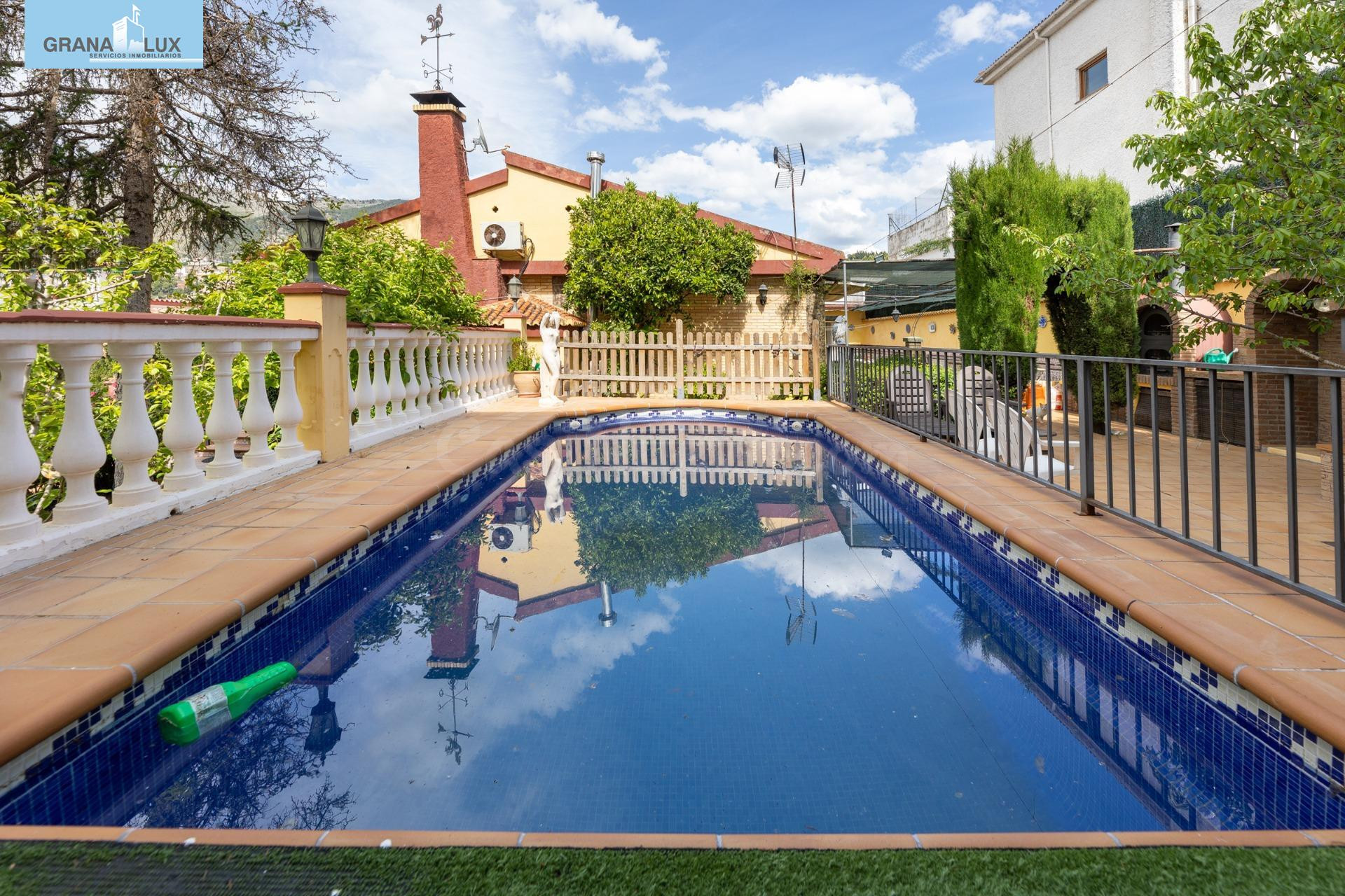 Espectacular chalet independiente con piscina en Alfacar