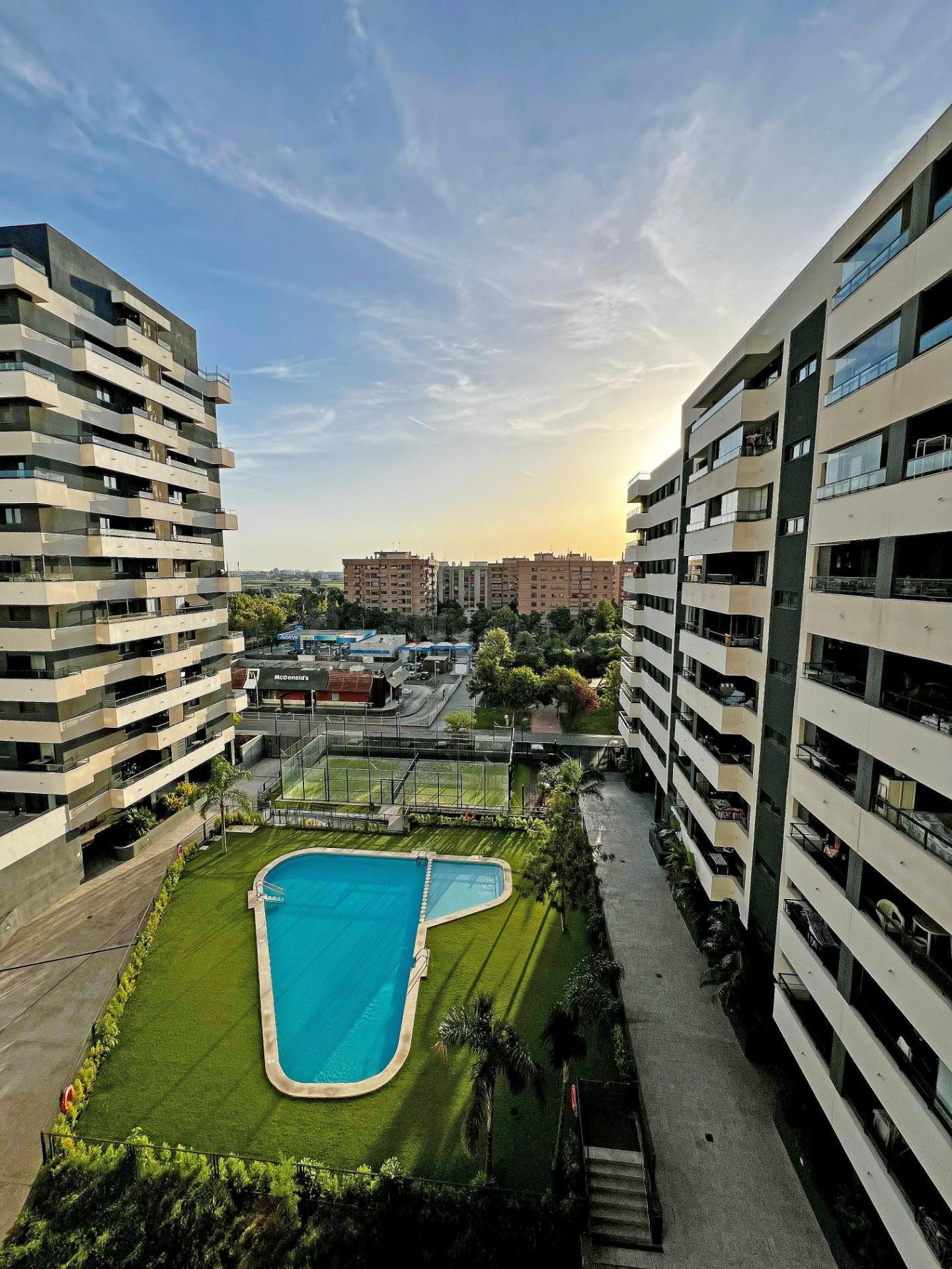 Apartamento seminuevo en urbanización cerrada en Valencia zona Nou Benicalap