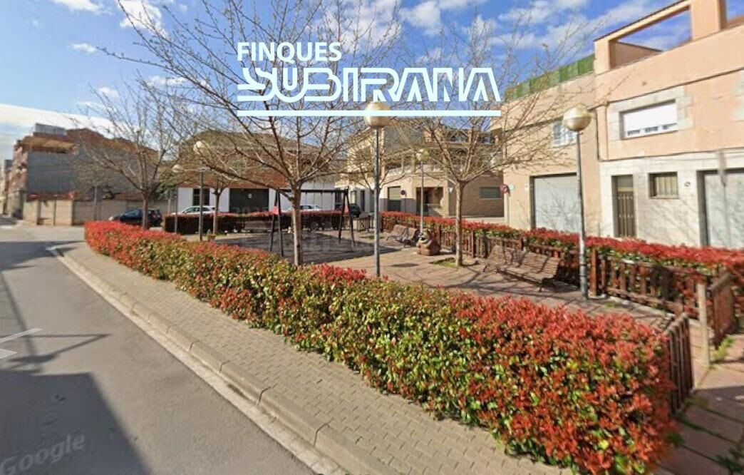 SOLAR CANTONER EN VENDA AL CENTRE DE VILANOVA DEL CAMÍ – DAVANT D’UN PARC