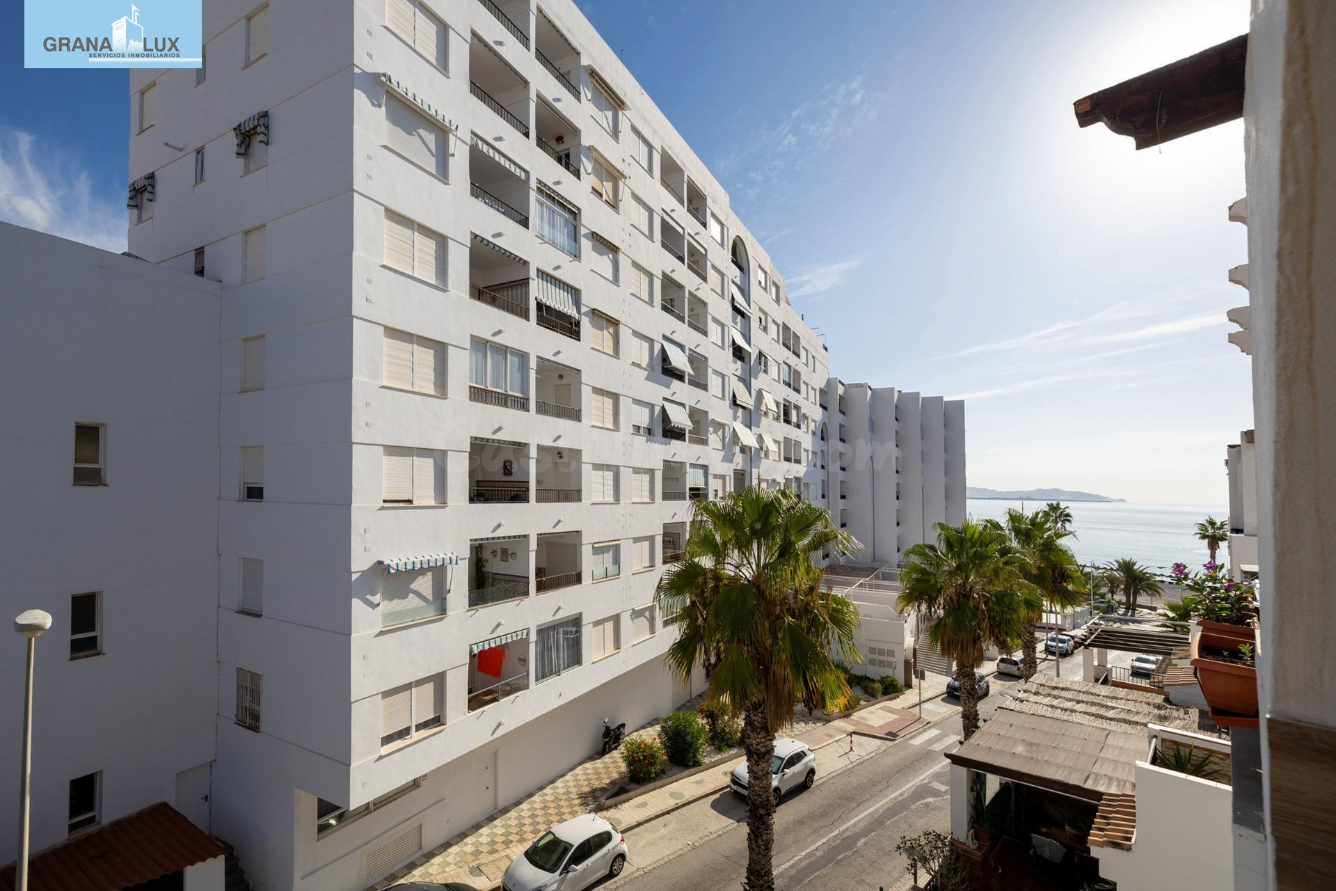 Dúplex de 4 dormitorios con vistas al mar, terraza y piscina en Velilla-Taramay