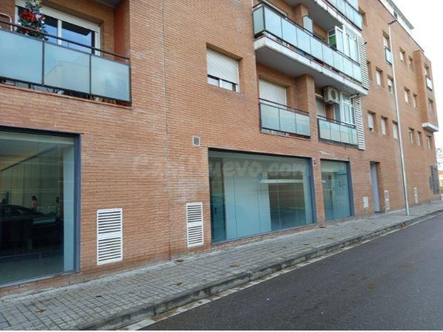 LOT DE LOCALS COMERCIALS, MAGATZEM I APARCAMENT A VILANOVA DEL CAMÍ