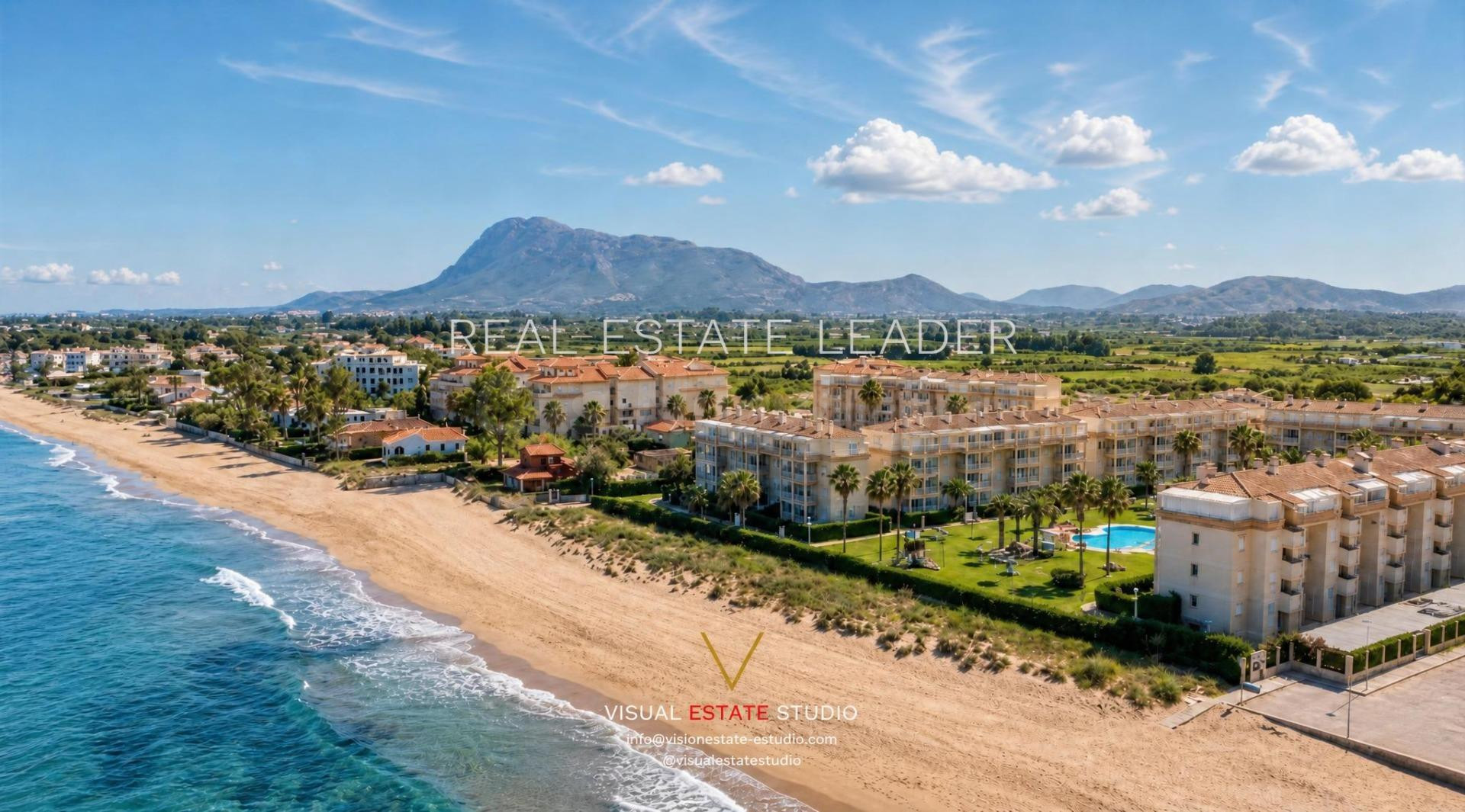 UNA ESQUINA JUNTO AL MAR: 150 M2, JARDÍN PRIVADO Y TODO LISTO PARA EMPEZAR A VIVIR.!!