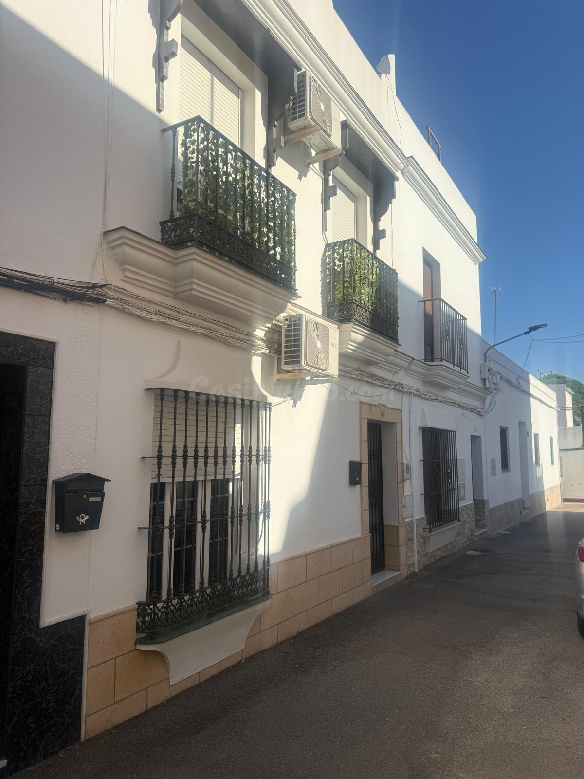 Casa Mayorazgo frente al parque de Santa Ana