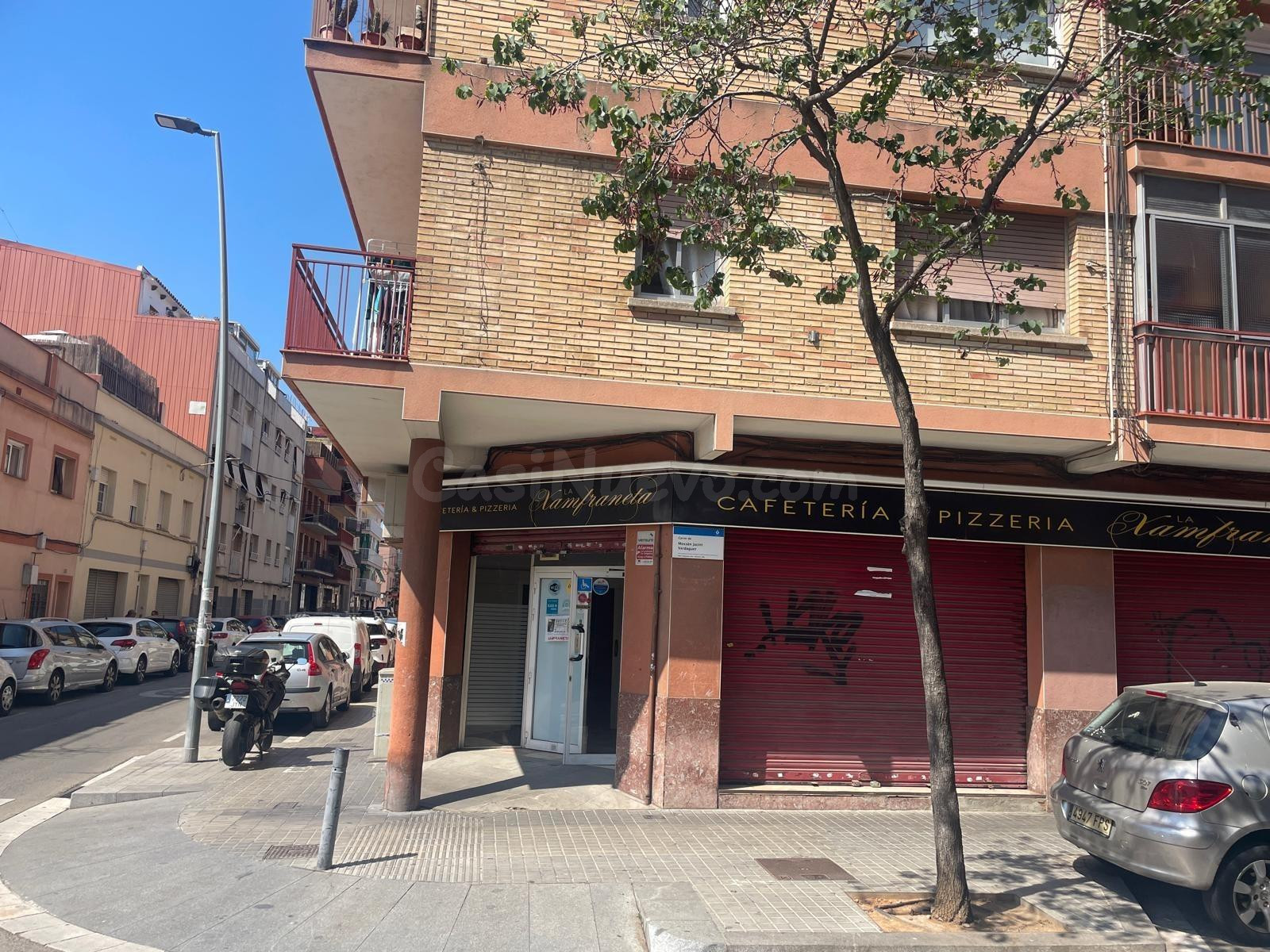 LOCAL COMERCIAL JUNTO A PLAZA CATALUNYA, 122 M2. ESQUINERO. 4 PERSIANAS