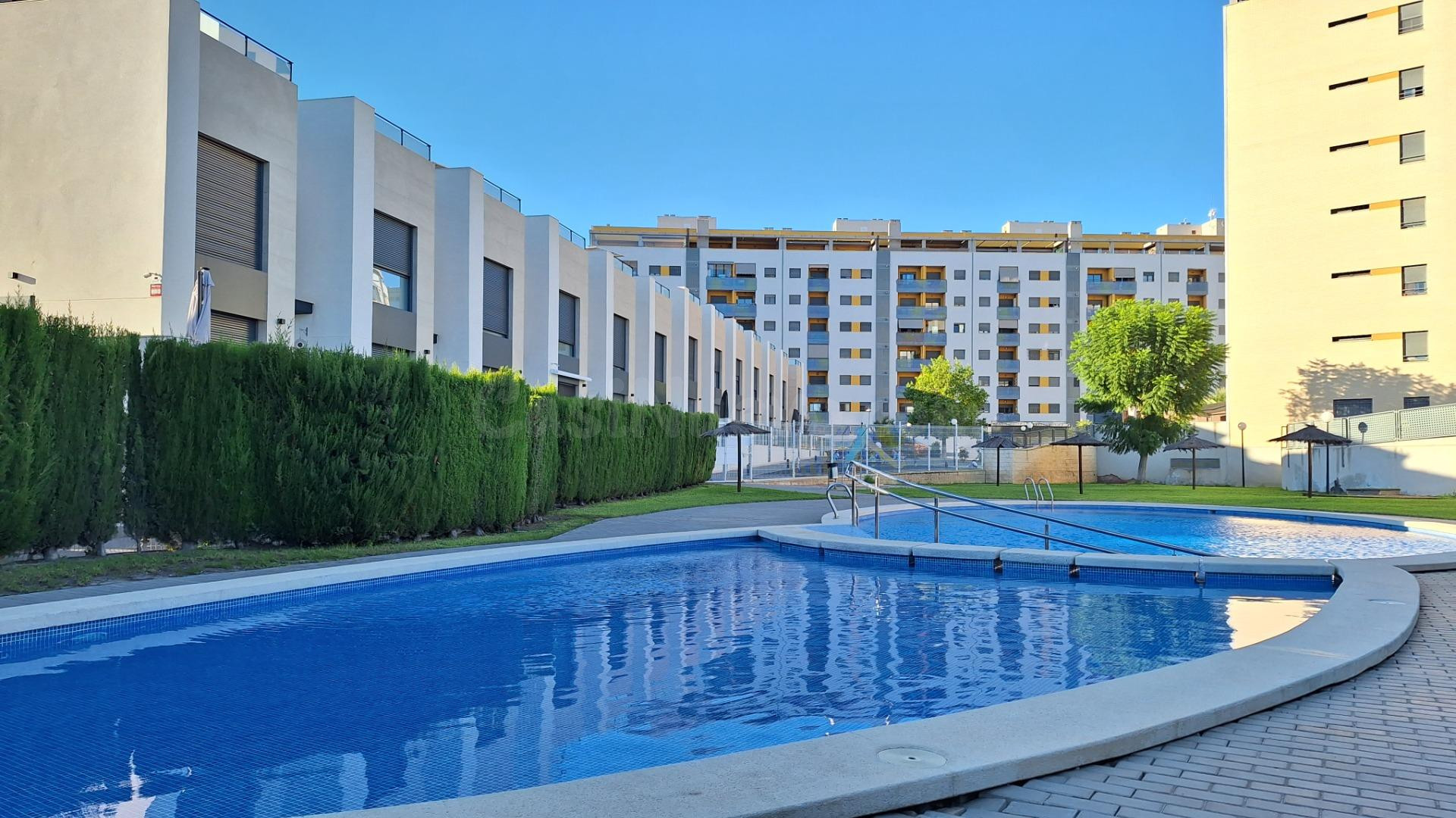 Piso de 3 dormitorios y 2 baños con Piscina Comunitaria en Cabezo de Torres