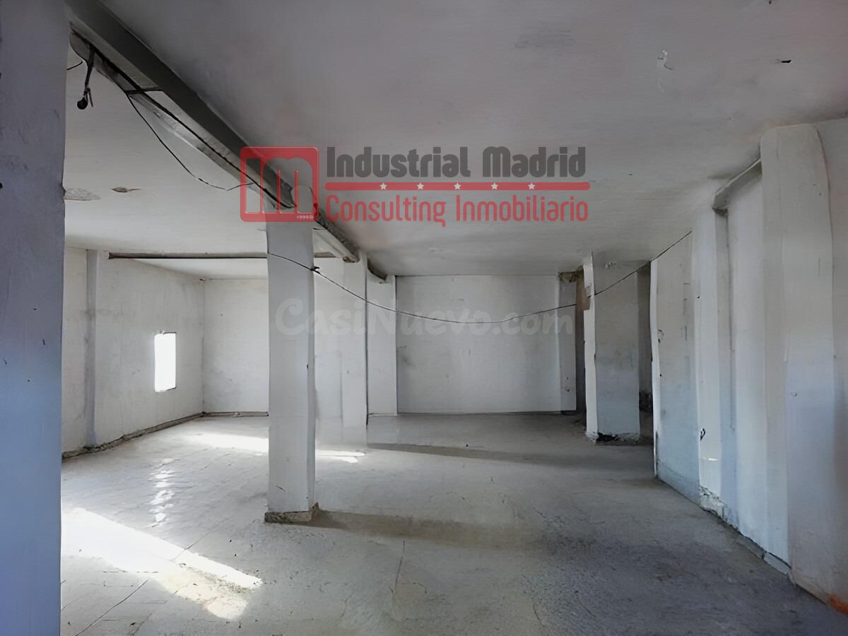 Local diáfano de 240 m2 en venta en Campo Real con posibilidad de cambio de uso