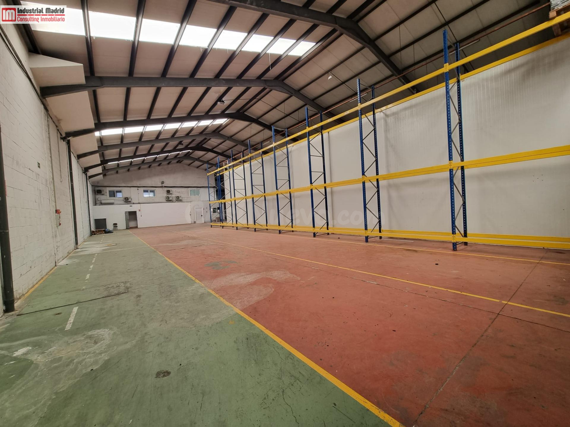 Nave con cámara frigorífica en Arganda – Ideal para empresas