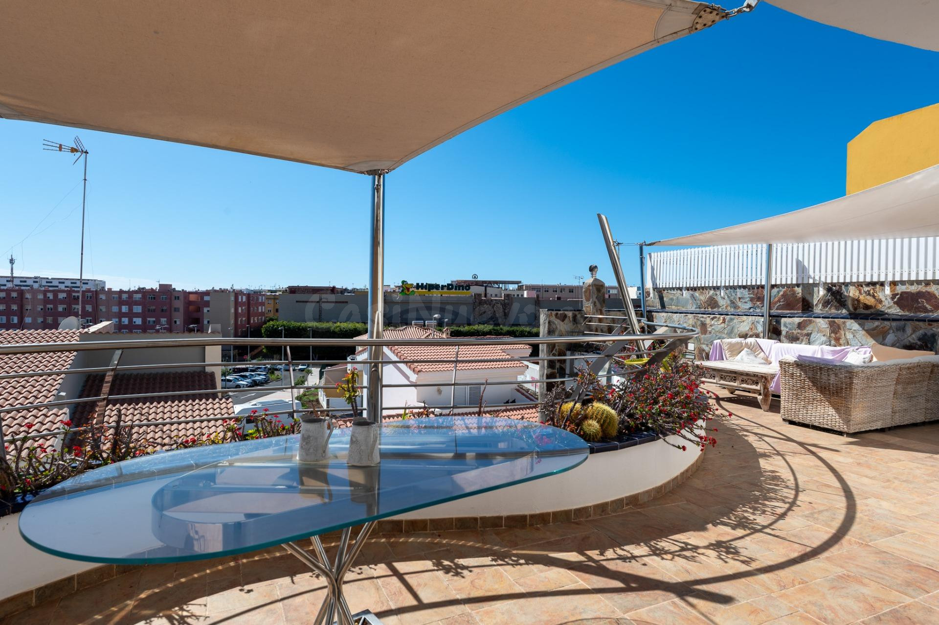 Exclusiva villa de diseño en la prestigiosa zona de Bellavis - foto 2