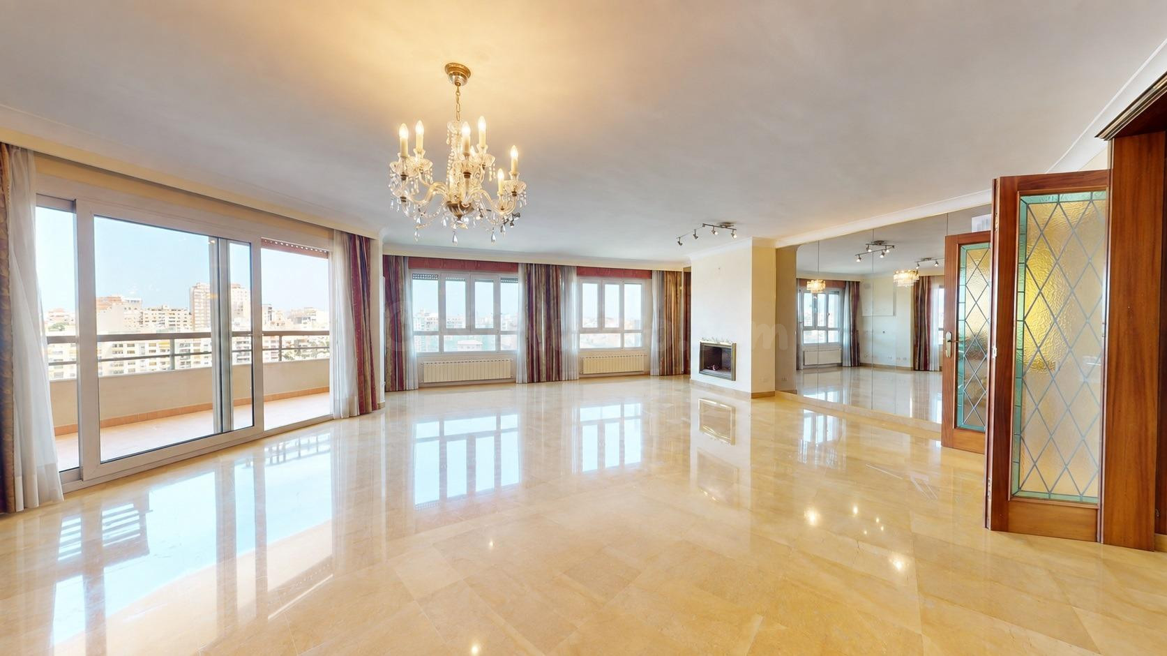 Exclusivo, luminoso y amplio piso con varias terrazas y vistas panorámicas junto a Paseo Mallorca