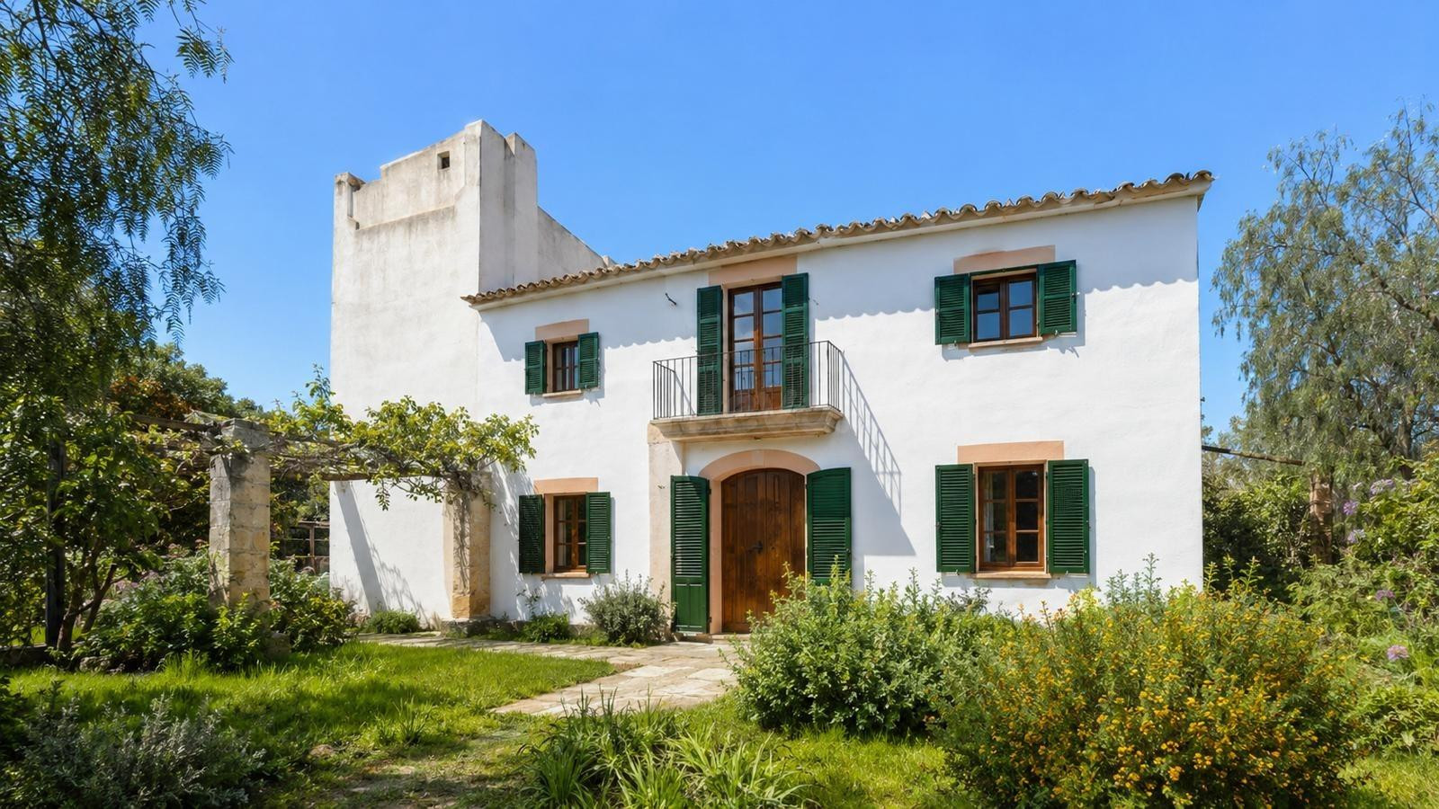 Finca rústica mallorquina con gran potencial para reformar en terreno llano con safareig