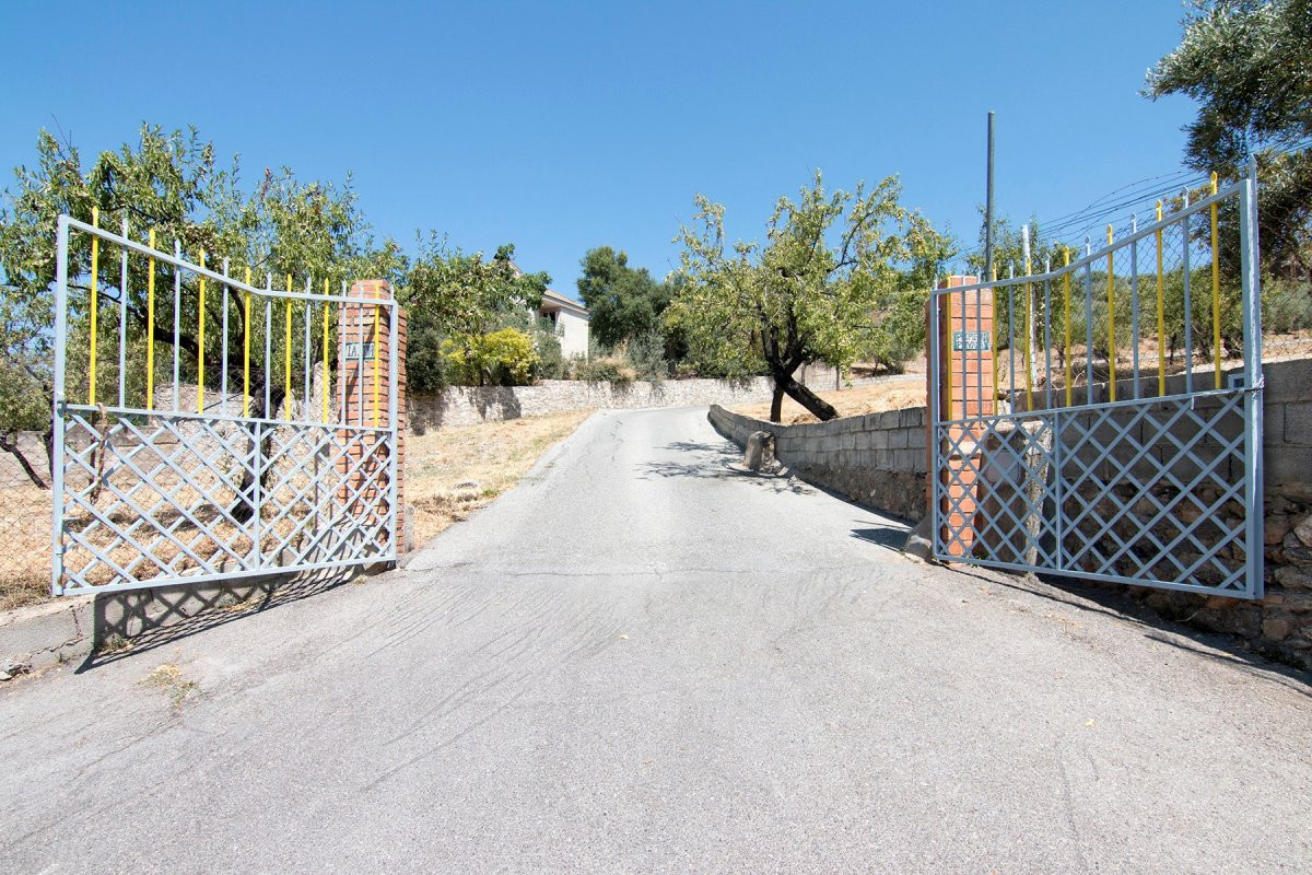 Impresionante finca en Guejar Sierra con 25123 m2 de parcela y 900 metros de construcción