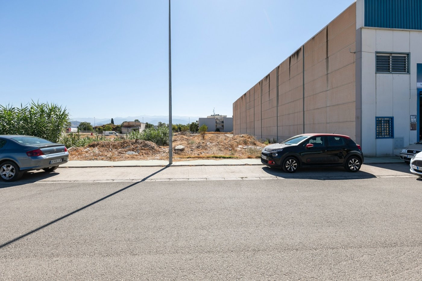 Se vende parcela industrial de 809 metros cuadrados en el Poligono Hurpe de Atarfe.