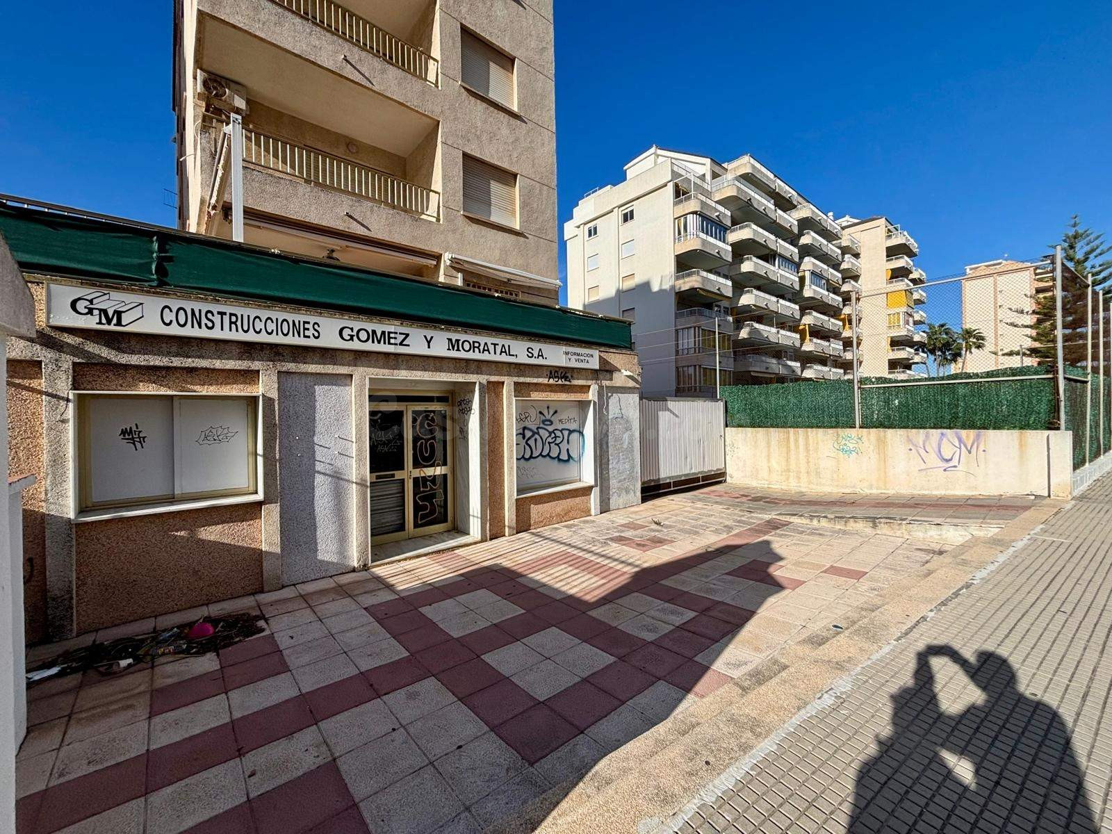 Local comercial y garaje en playa de Gandia calle Camp de Morvedre 13