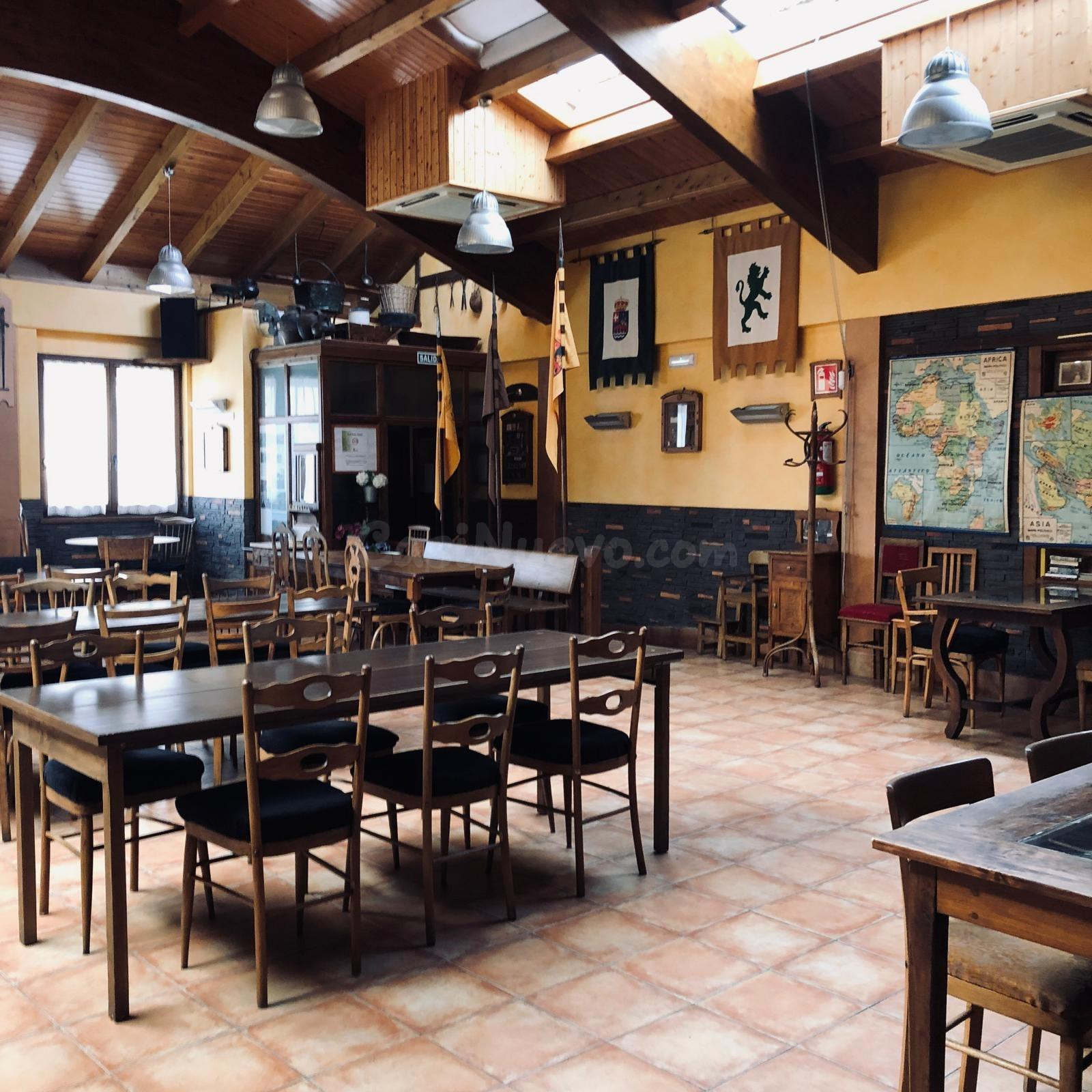 Restaurante Cafetería con Dos Viviendas para Explotar como A - foto 3