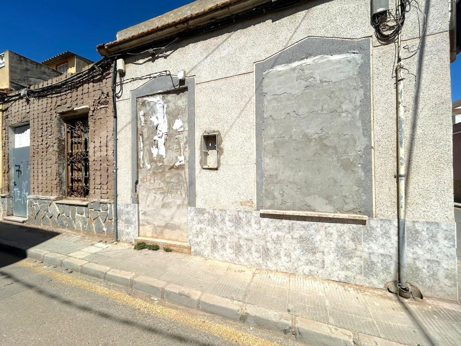 DOS VIVIENDAS EN PLANTA BAJA EN VENTA PARA REFORMA INTEGRAL, EN LOS DOLORES