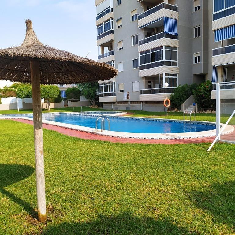 PLANTA BAJA REFORMADO CON PISCINA Y GARAJE