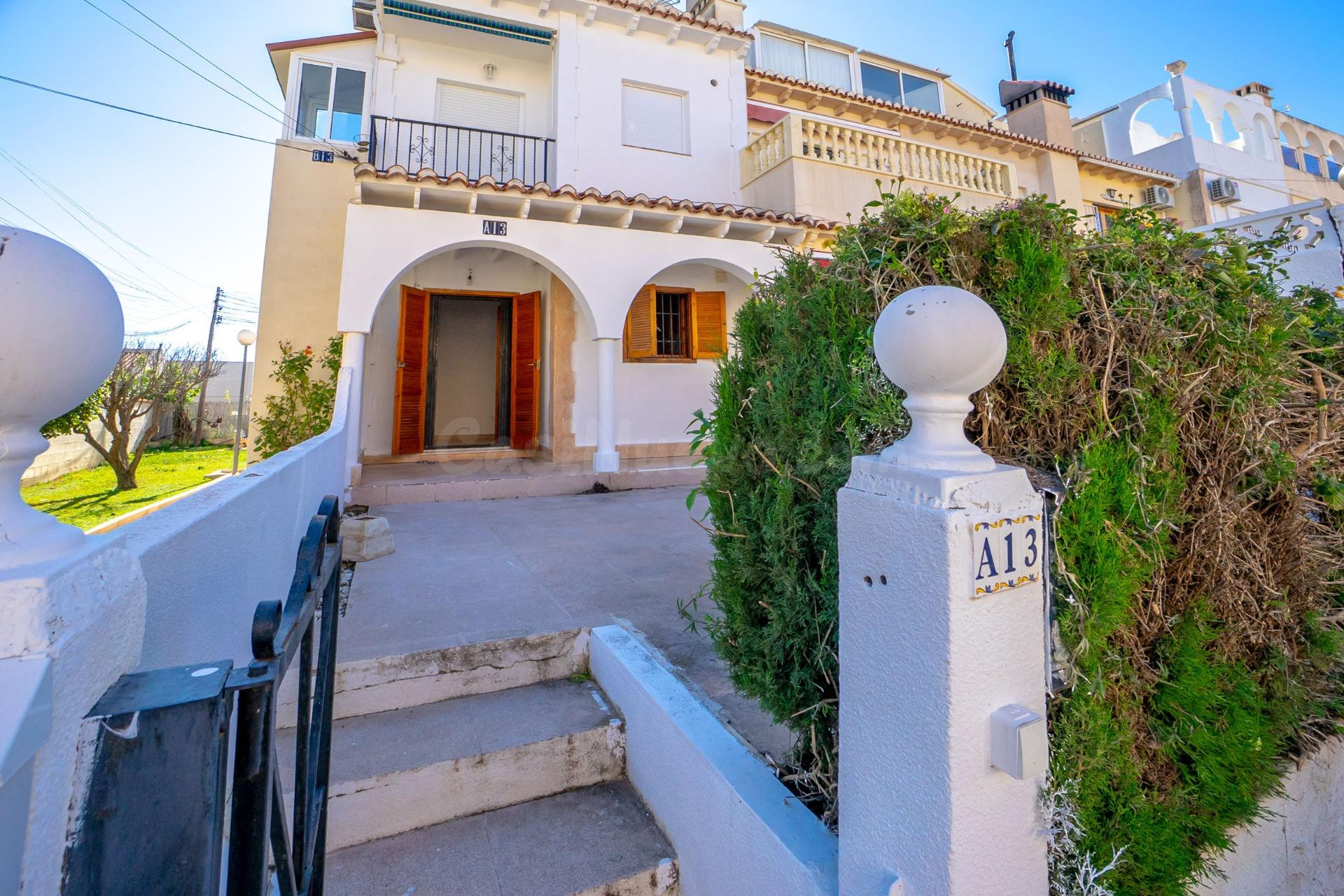 BUNGALOW EN PLANTA BAJA CON PISCINA