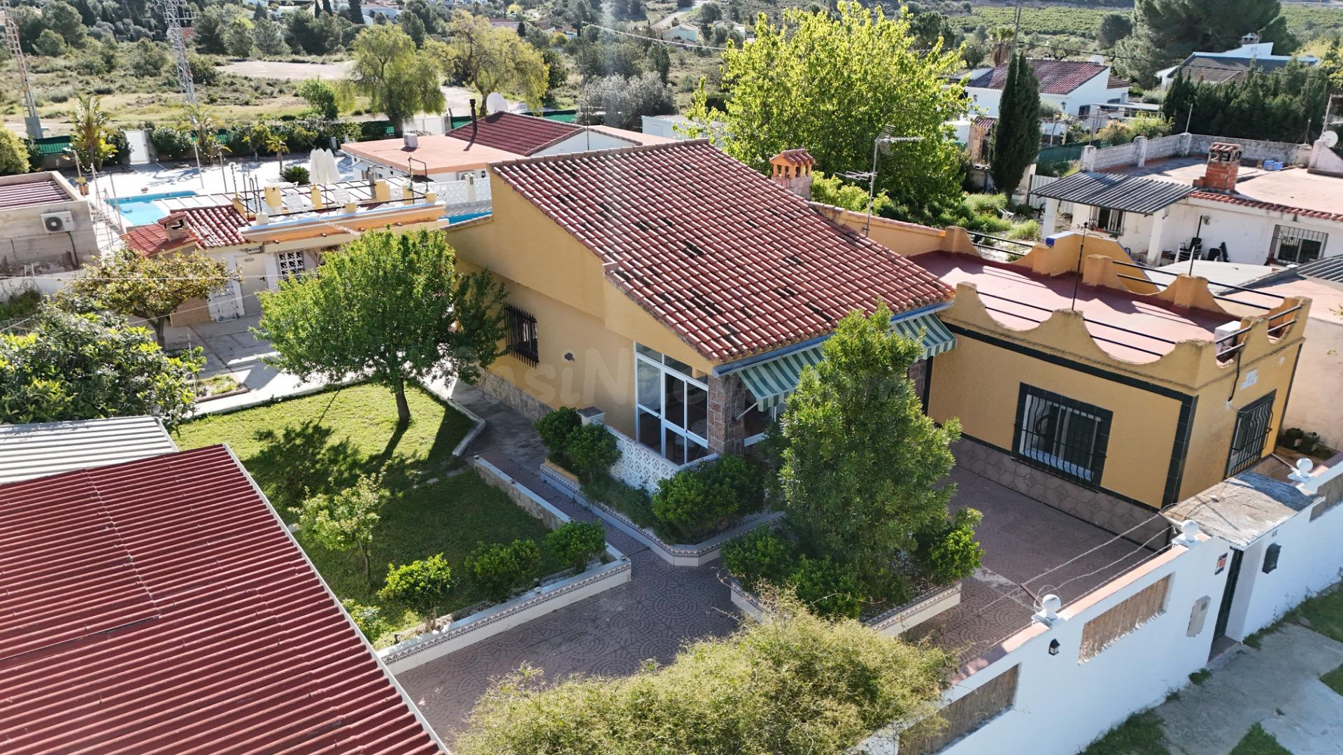 Chalet en venta Lliria a 2 km de la población.