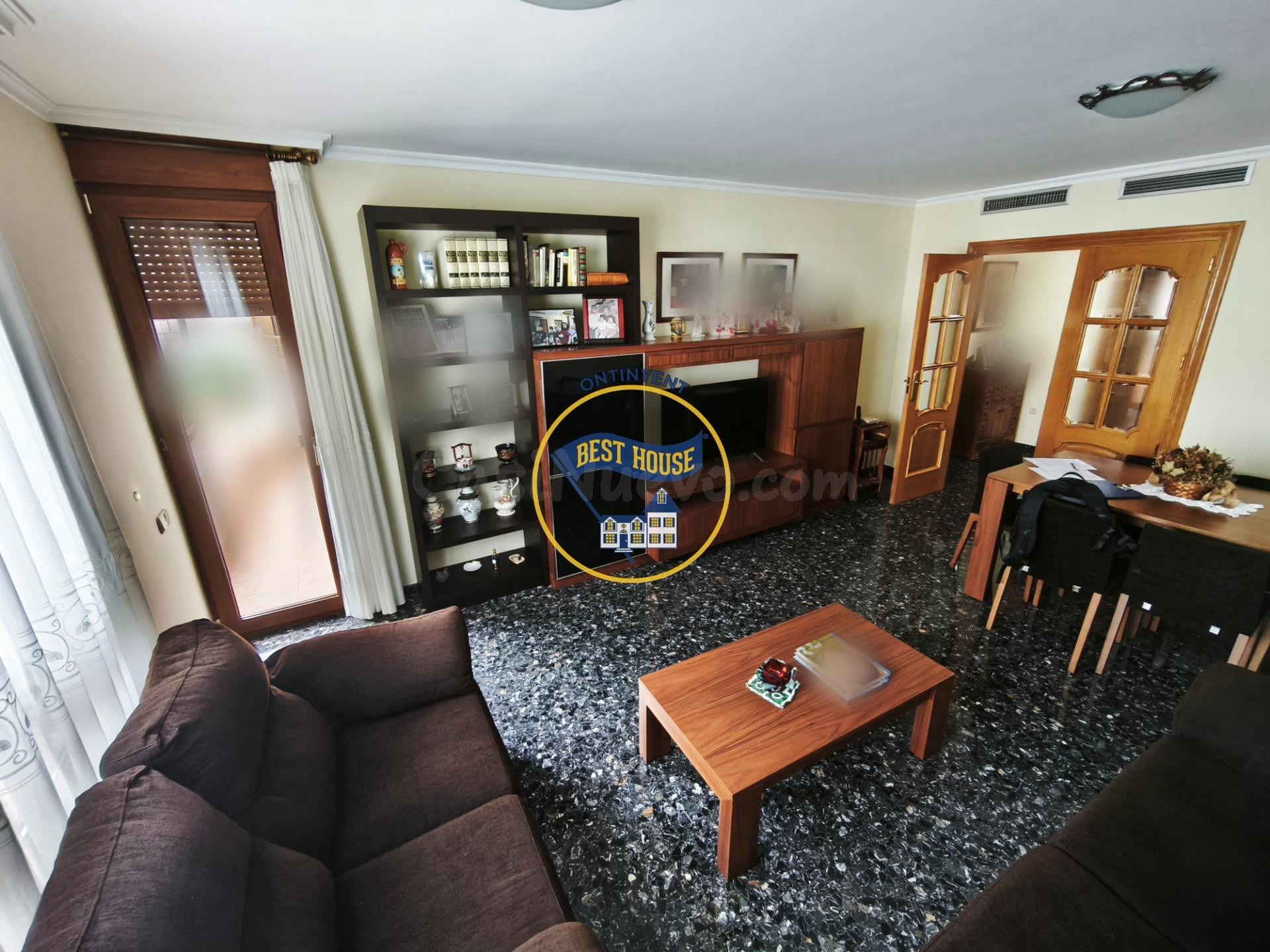 ¡¡GRAN OPORTUNIDAD EN EXCLUSIVA!! LUMINOSO PRIMER PISO EN ONTINYENT, CON ASCENSOR, AMPLIO TRASTERO  Y PATIO.