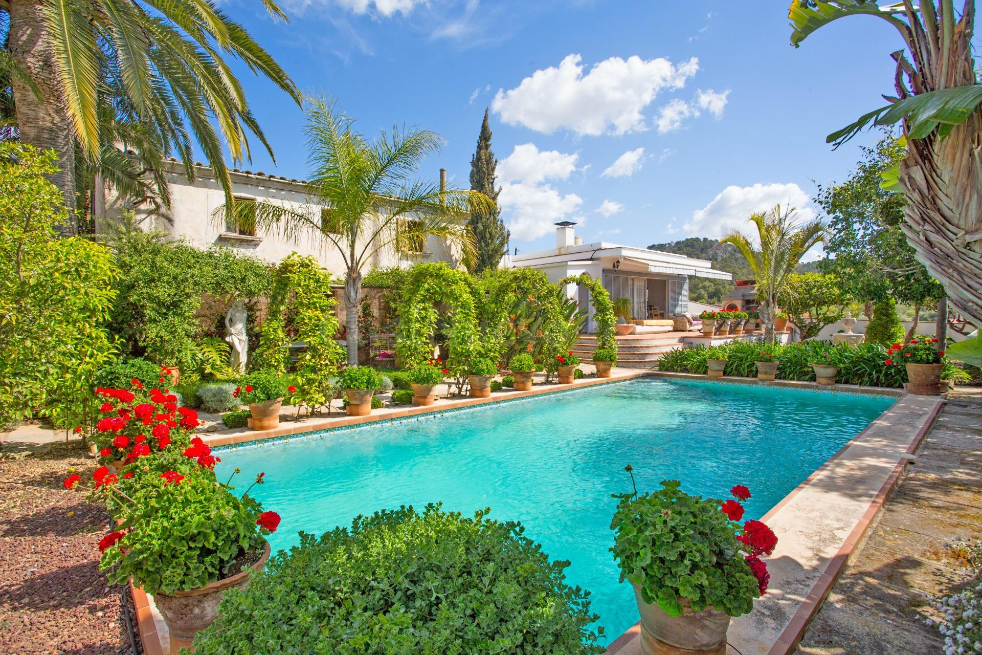 CASA DE PUEBLO MALLORQUINA CON GRAN POTENCIAL EN ESPECTACULAR UBICACIÓN EN CALVIA PUEBLO